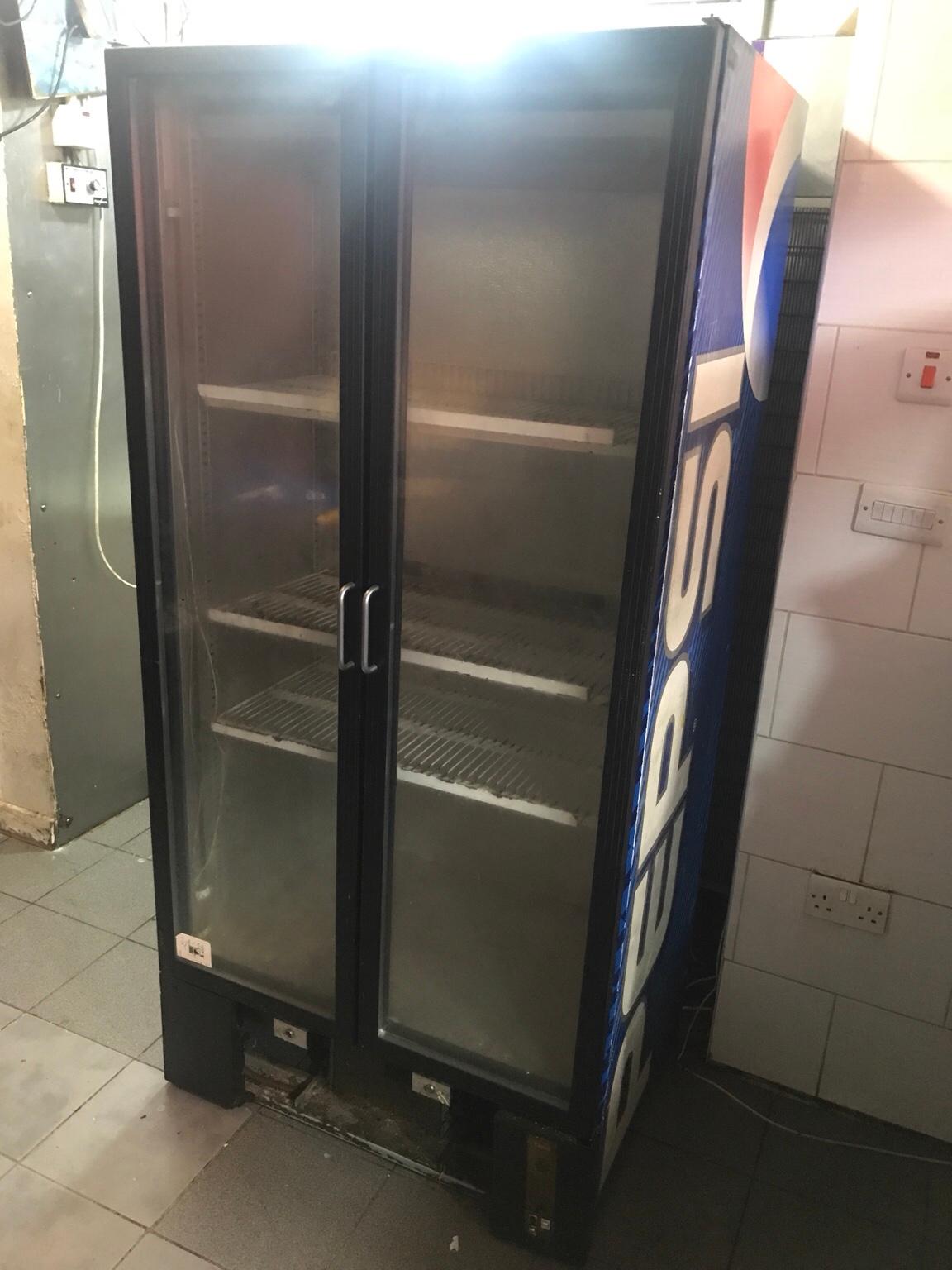 Double door drink fridge chiller in E3 Hamlets für £ 100,00 zum Verkauf