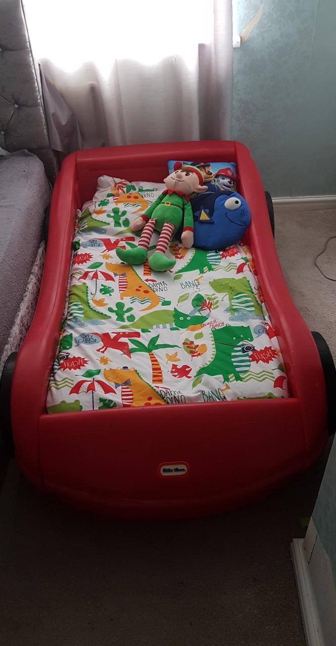 Little tikes roadster toddler bed in BB1 Shadsworth für 60,00 £ zum