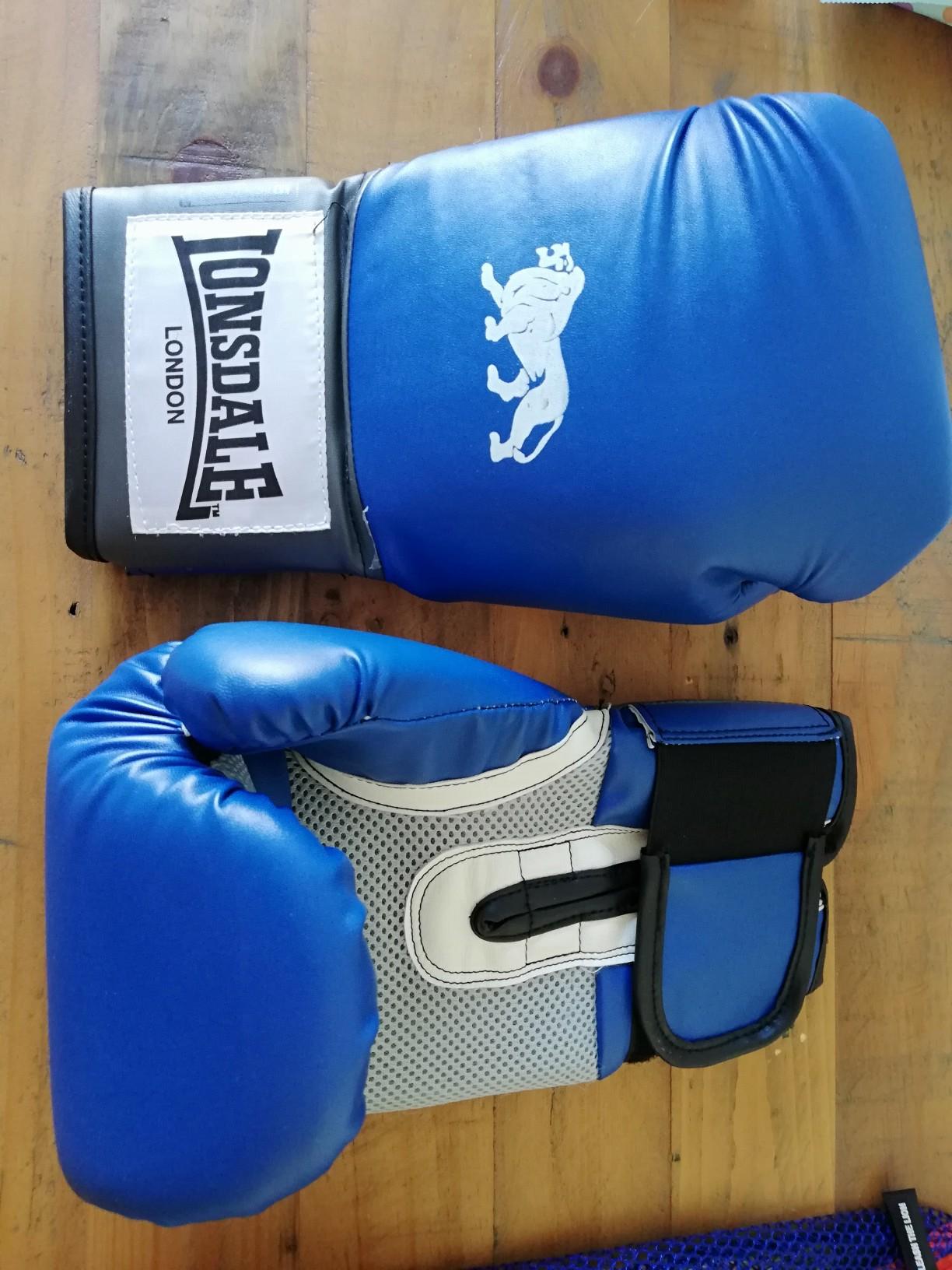 Boys boxing gloves in ST16 Stafford für 10,00 £ zum Verkauf Shpock DE