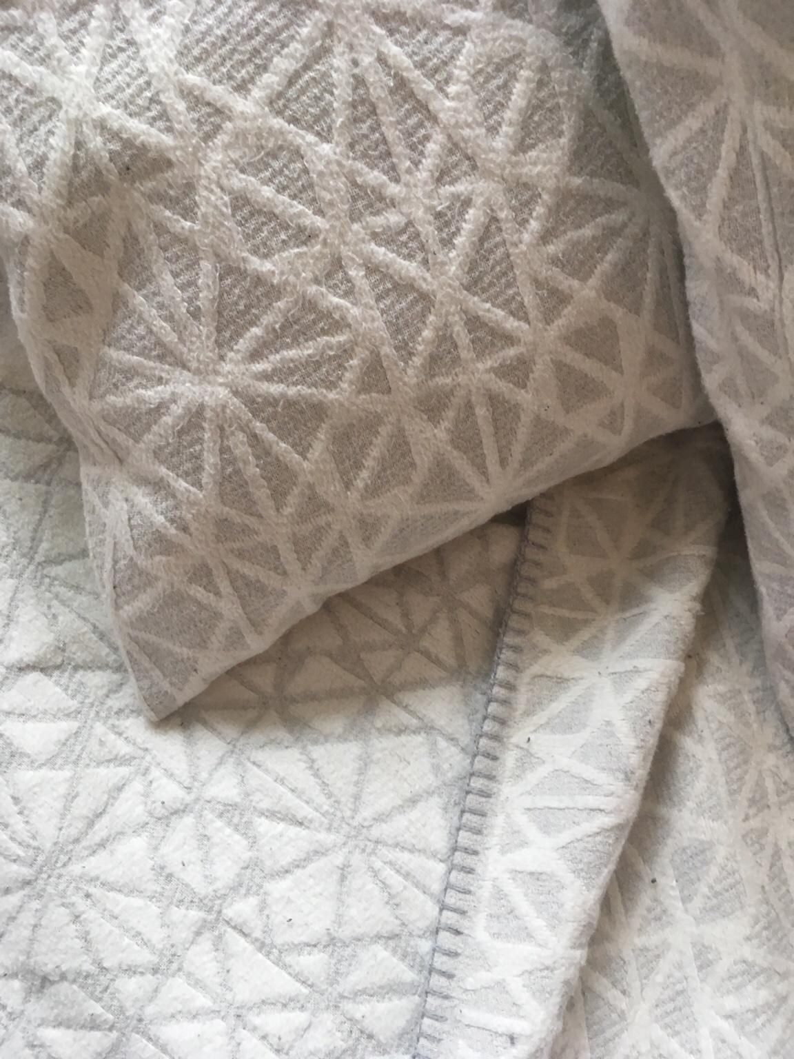 David Fussenegger Decke und 2 Kissen in 5400 Hallein für € 30,00 zum