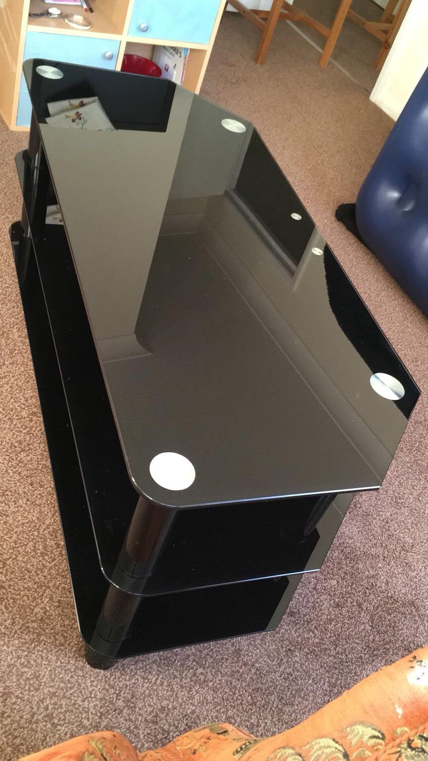 Glass Table/TV Stand in CR9 London for £20.00 for sale Shpock