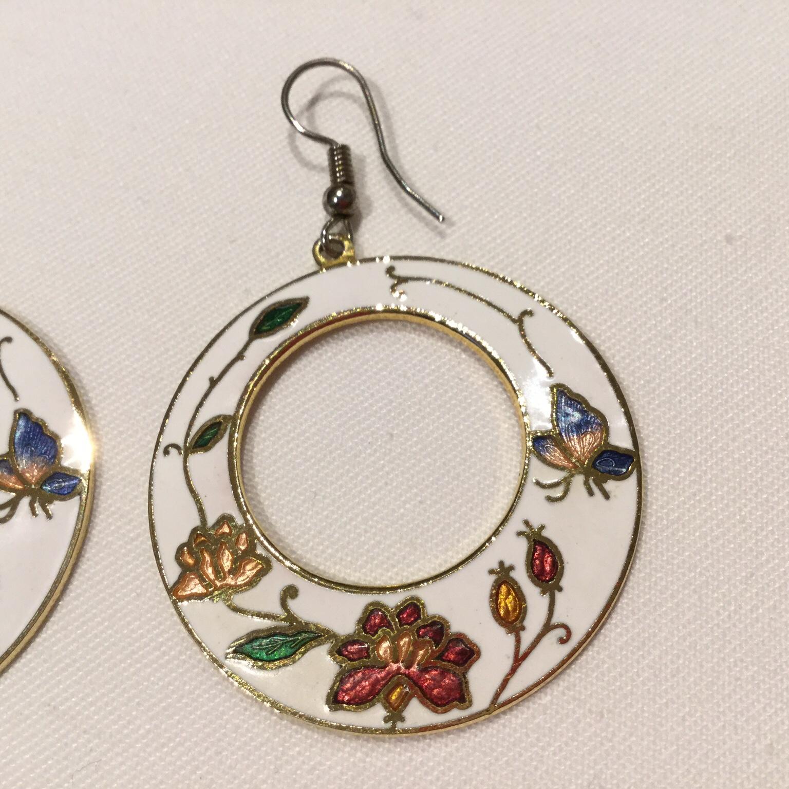 Vintage jewellery enamel earrings in SS7 Point für 3,00 £ zum Verkauf