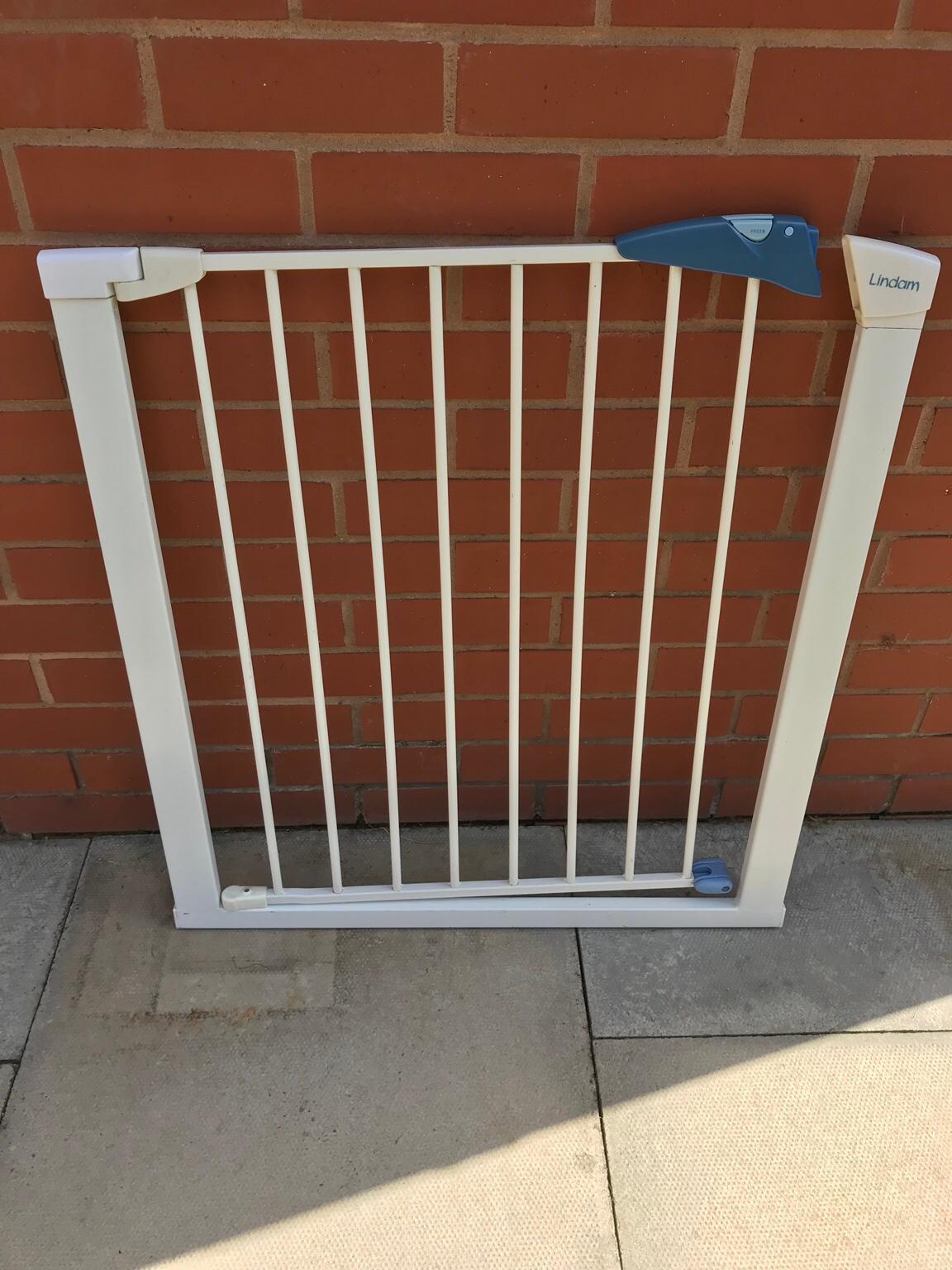 Lindam walk through safety gate in M19 Manchester für 7,00 £ zum