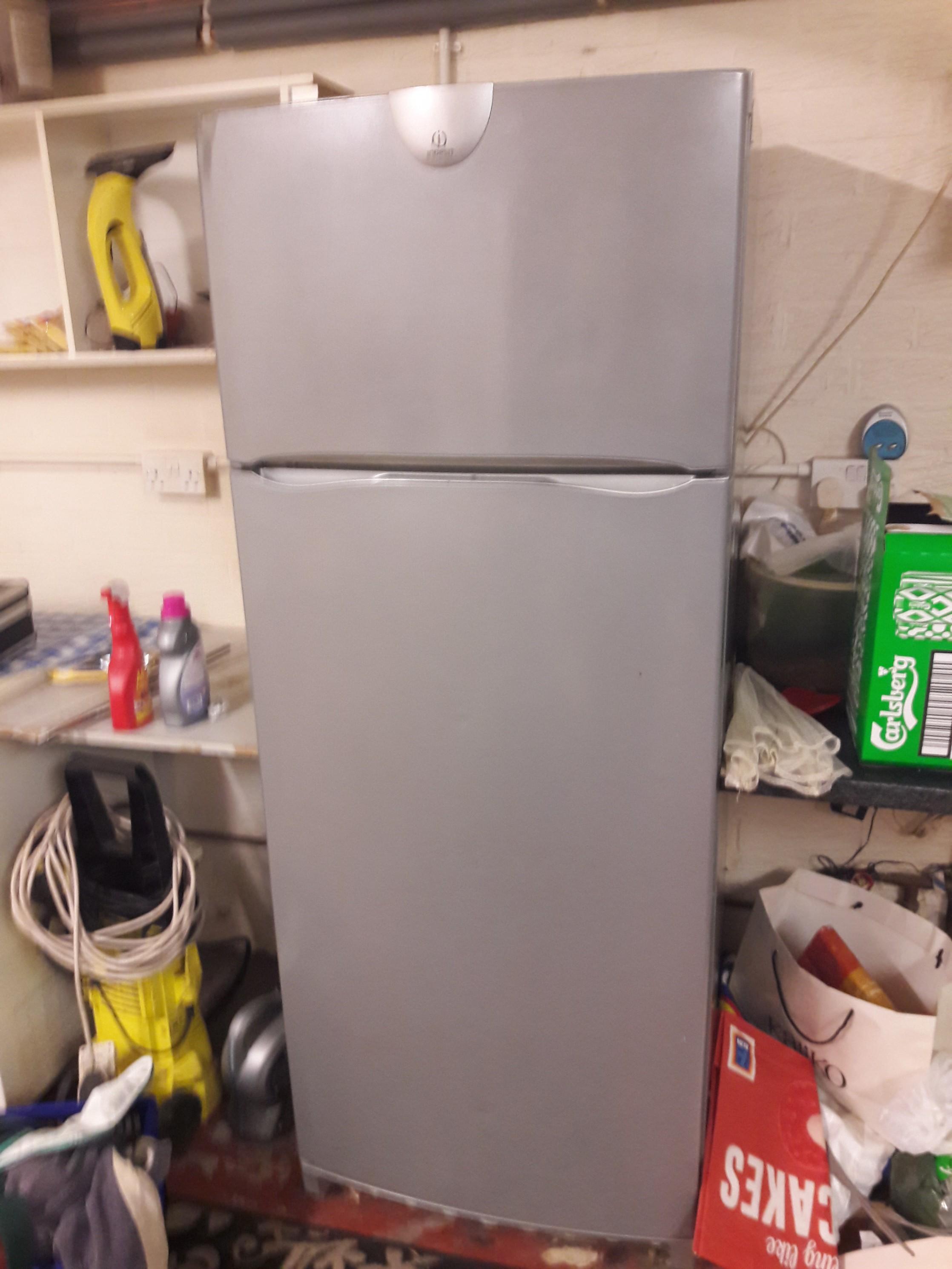 FREE INDESIT TALL FRIDGE FREEZER in Selby für 1,00 £ zum Verkauf