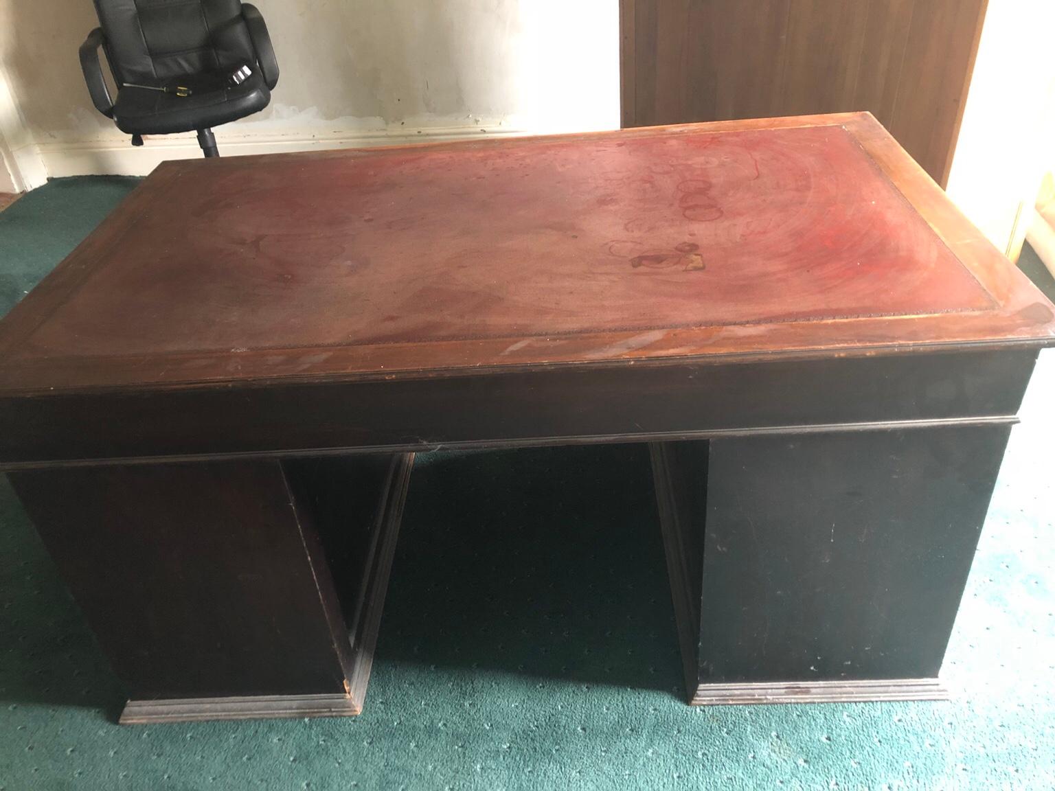 Vintage leather top office desk in L23 Sefton für 30,00 £ zum Verkauf