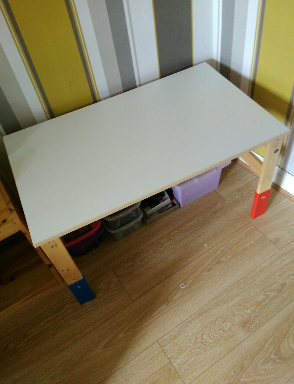 Ikea sansad table for children in Bolton für £ 20,00 zum Verkauf