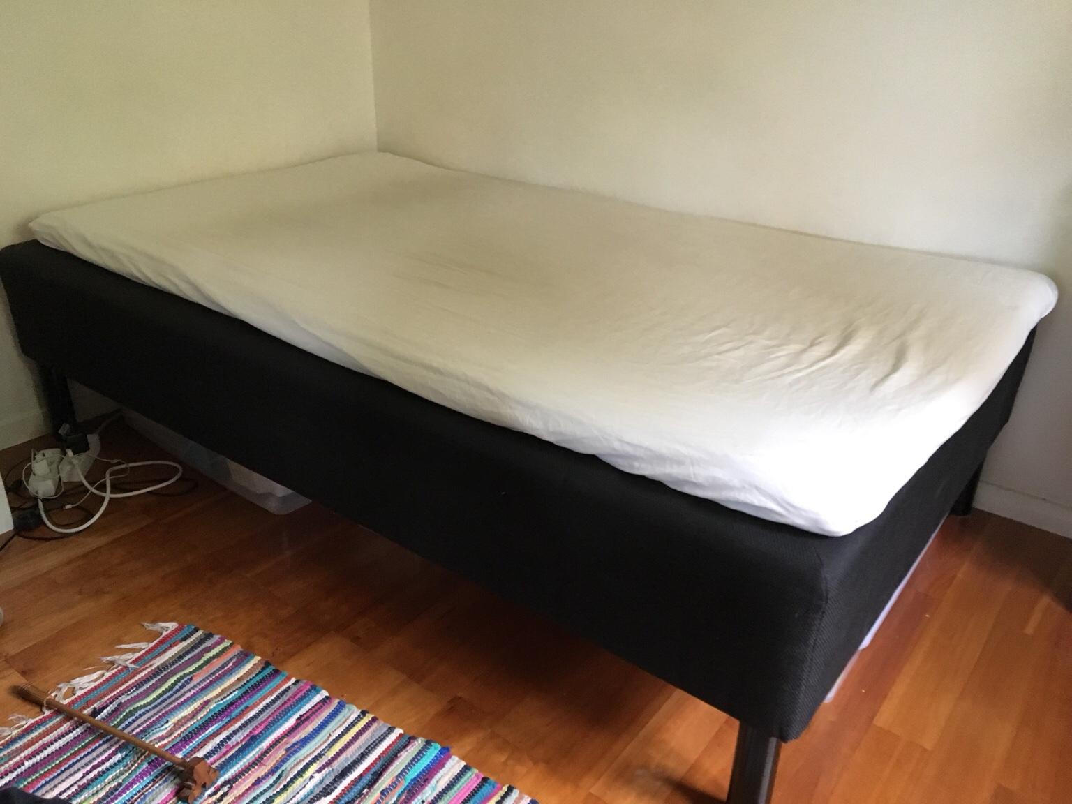 120 cmsäng från Jysk väldigt skön! in 16453 Kista für SEK 1.000,00