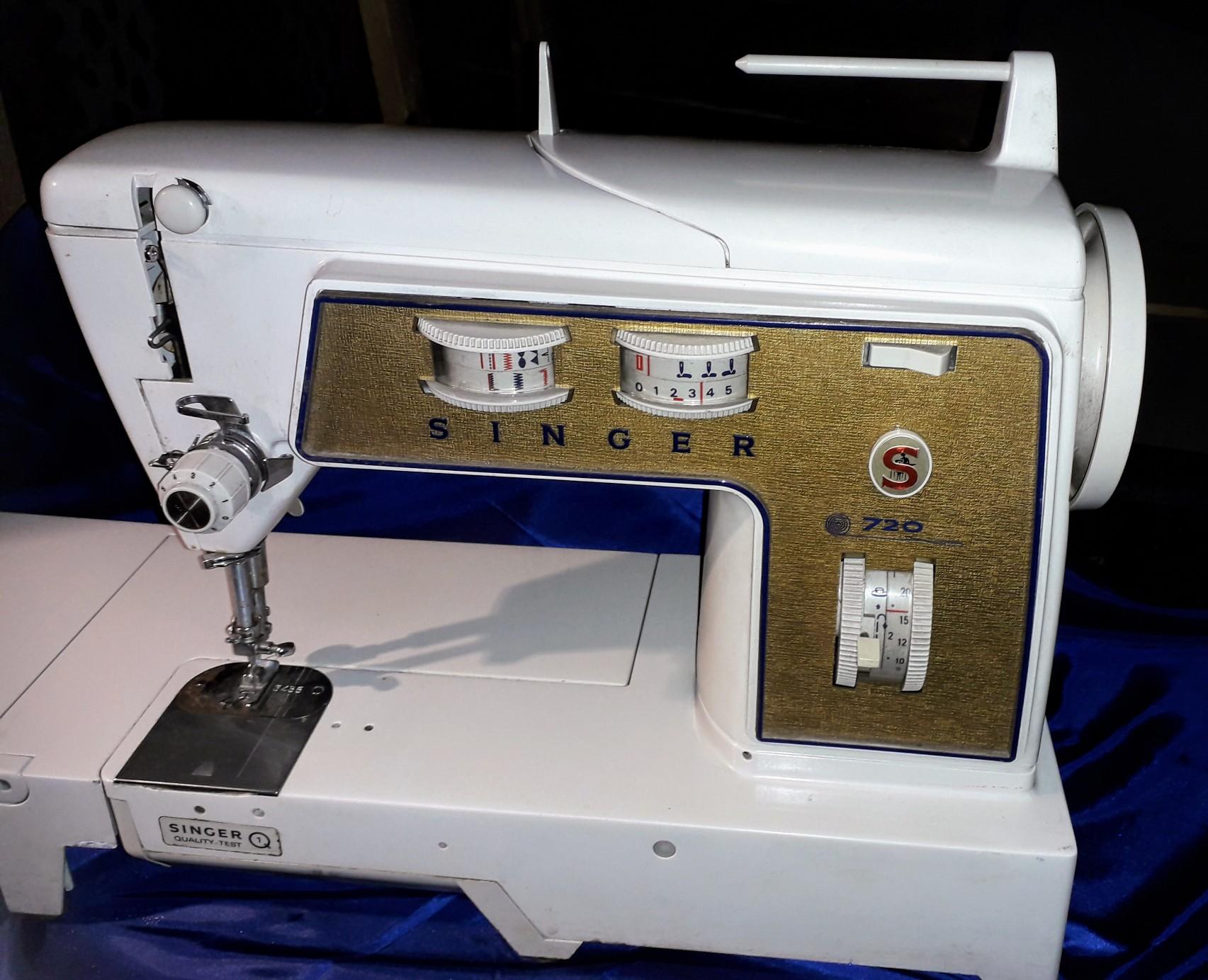 SINGER 720 Sewing Machine in E3 Hamlets for £20.00 for sale Shpock