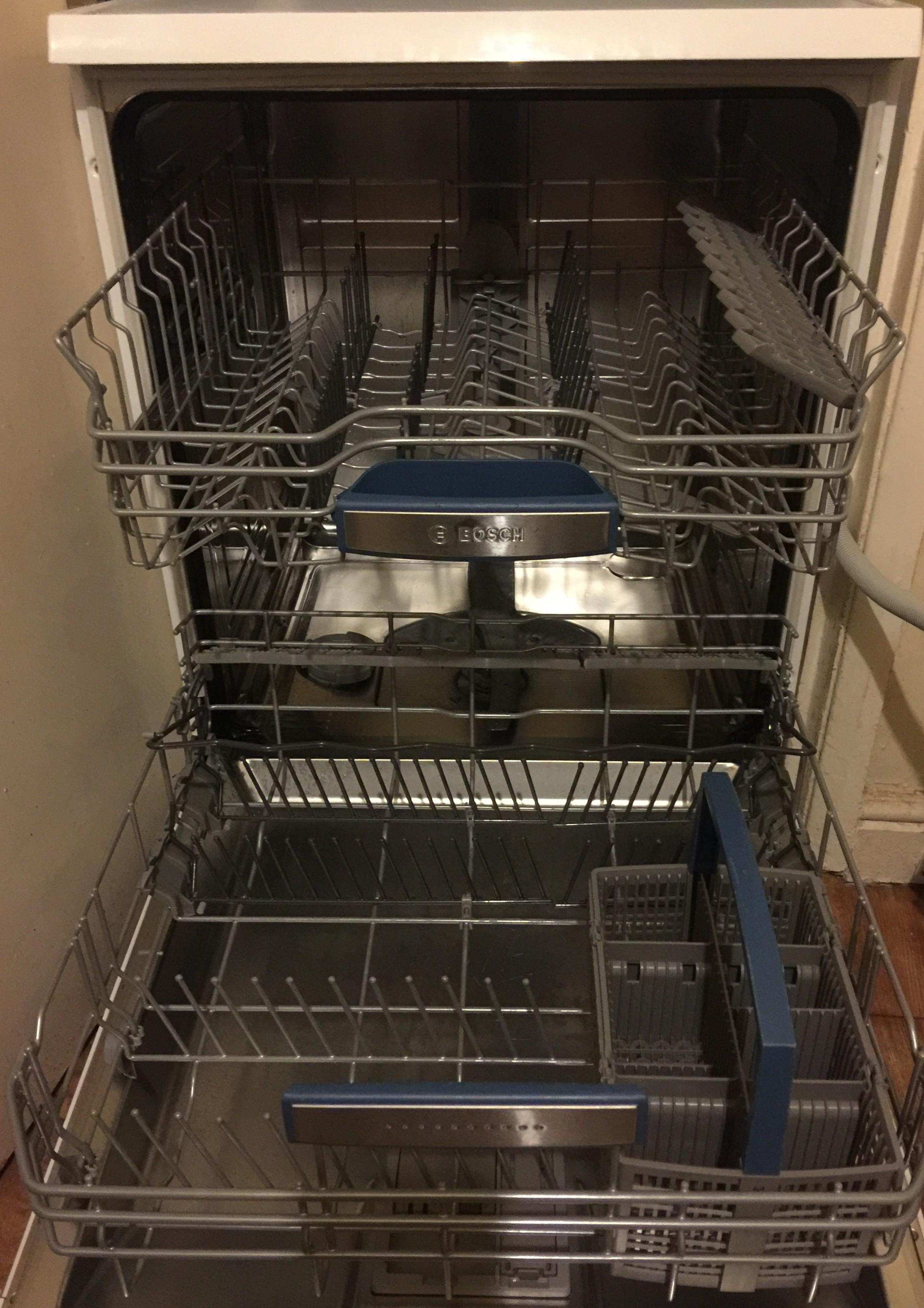 Bosch Dishwasher Aquastar 6.0L SMS65E32GB in NG3 Nottingham for £150.00
