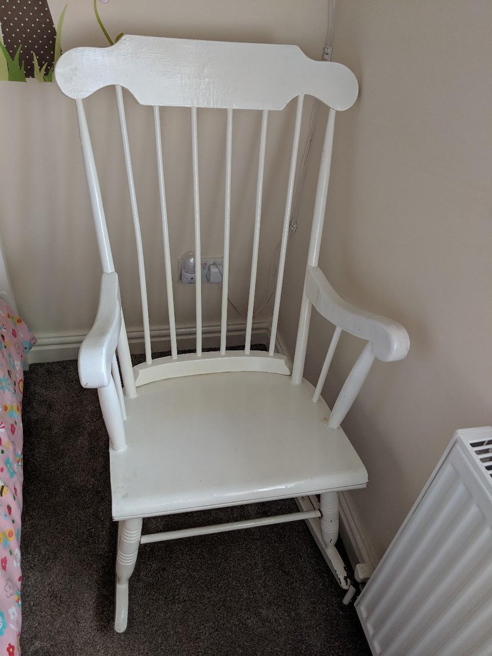Wooden Rocking Chair Perfect for Upcycling in BD11 Kirklees für 30,00