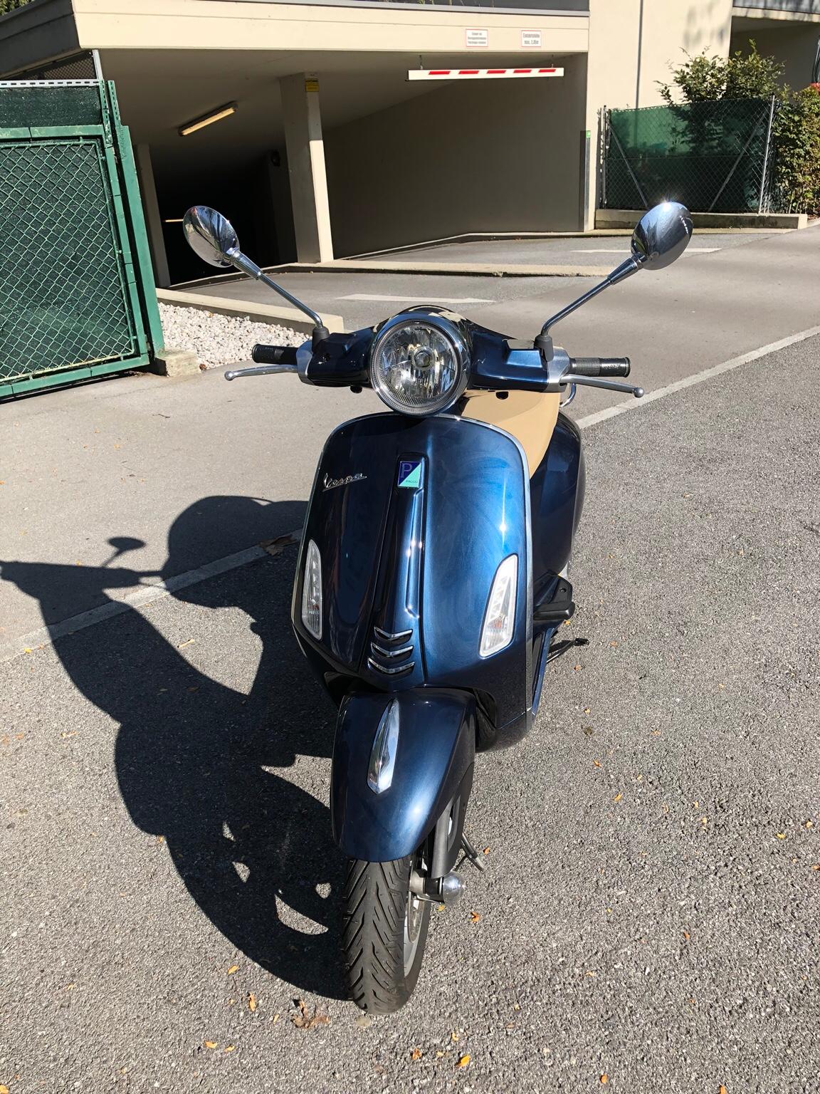 Vespa Primavera 125er 11PS midnight blue in 6020 Innsbruck für 330000