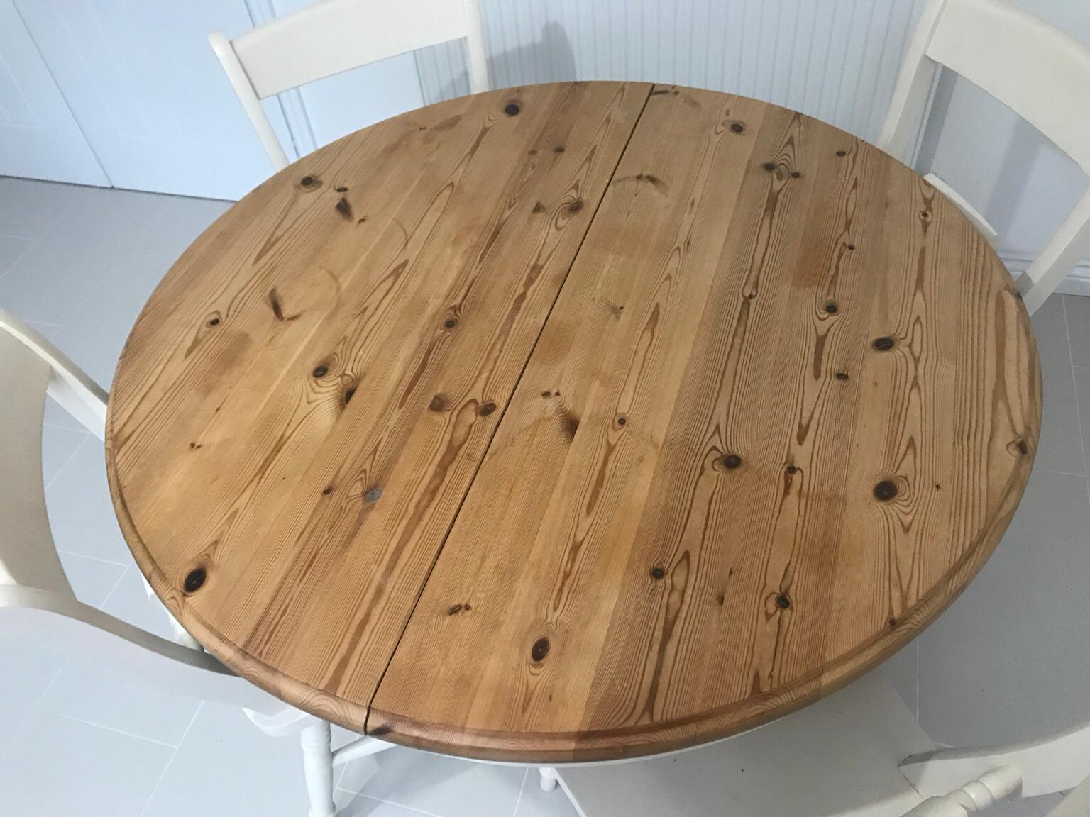 Shabby chic farm house extending dining table in Doncaster für £ 120,00