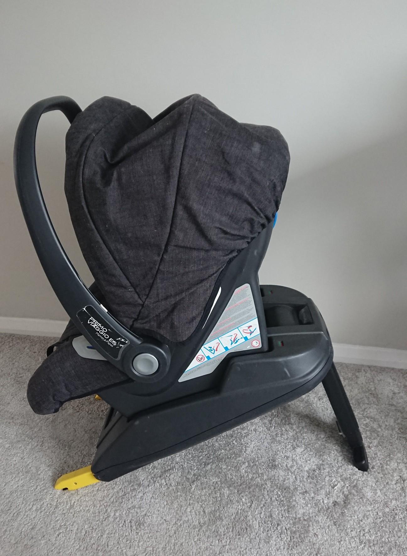 Car seat with isofix (mamas and papas) in Kinsbourne Green für 10,00