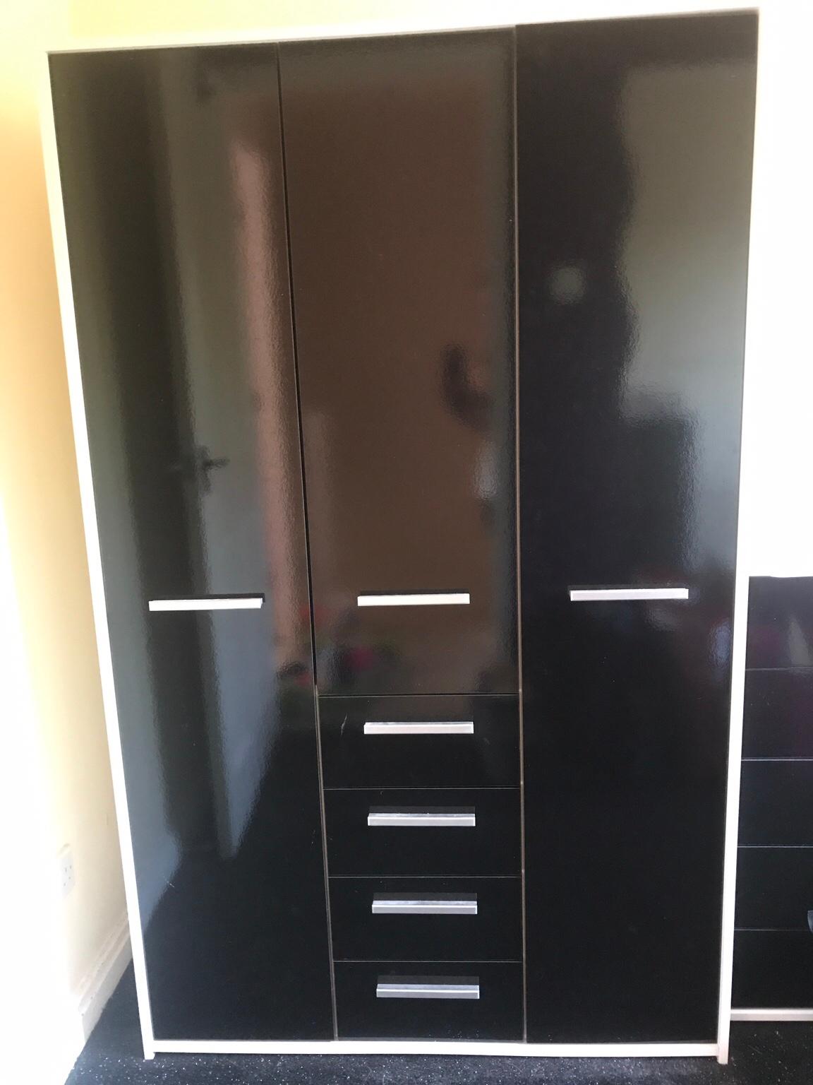 Three Door Wardrobe in Doncaster for £30.00 for sale Shpock