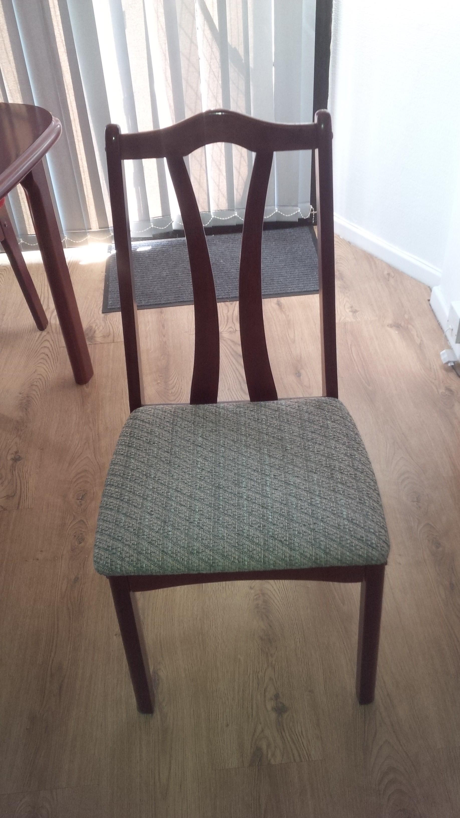 Dining table and chairs in CH42 Wirral für 45,00 £ zum Verkauf Shpock DE