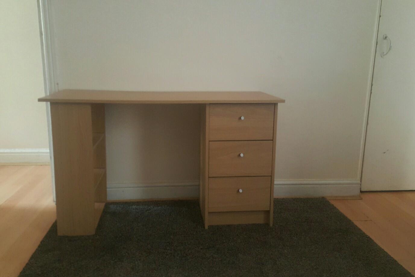 Desk in UB2 Ealing für £ 35,00 zum Verkauf Shpock AT