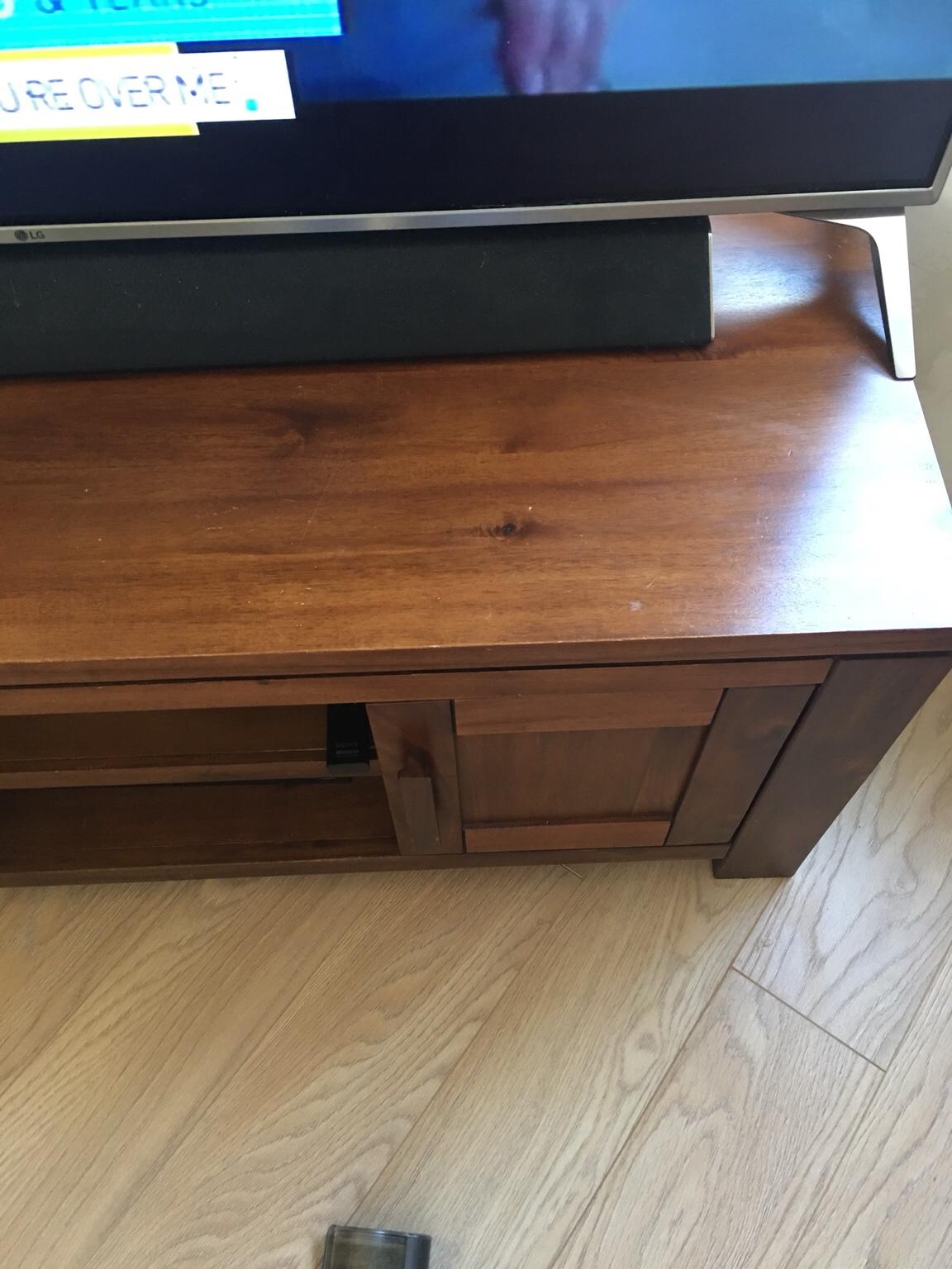 Dunelm large solid wood tv unit in B92 Solihull für 35,00 £ zum Verkauf