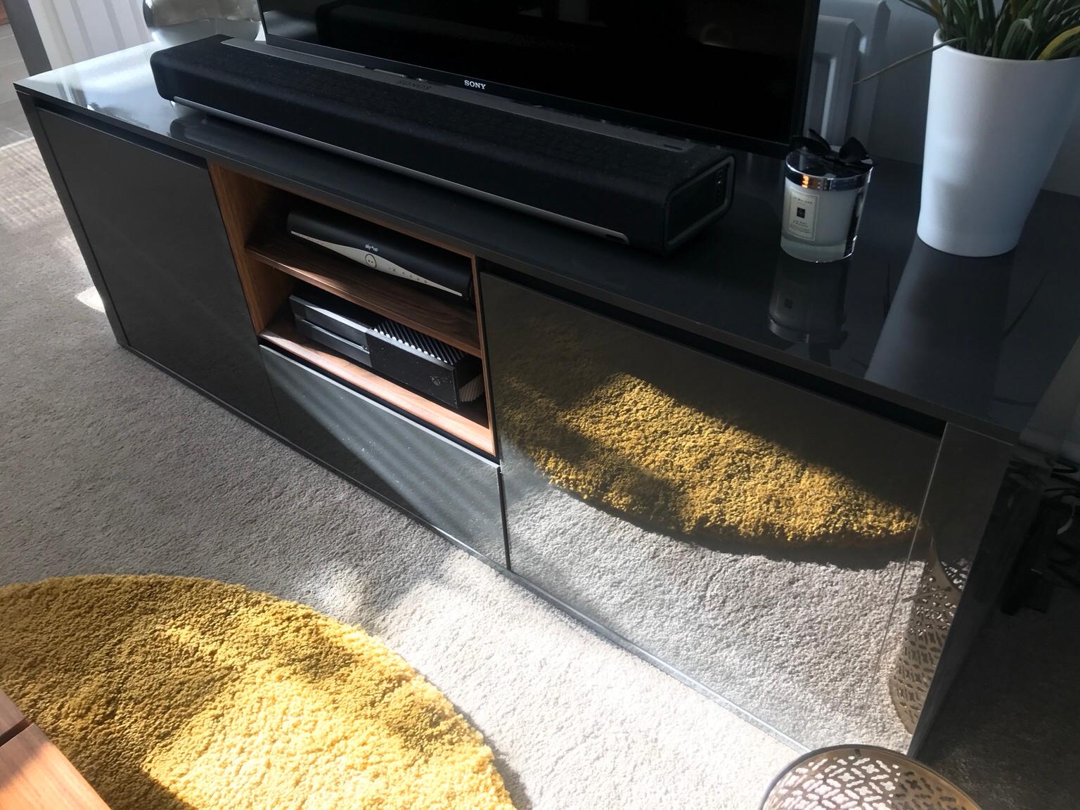 Next grey gloss and walnut tv unit in MK16 Linford für 100,00 £ zum