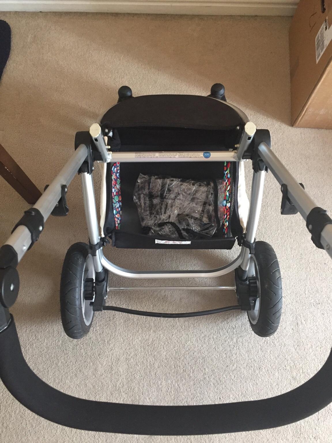 Uberchild carry cot, seat unit in WV14 Wolverhampton for £35.00 for