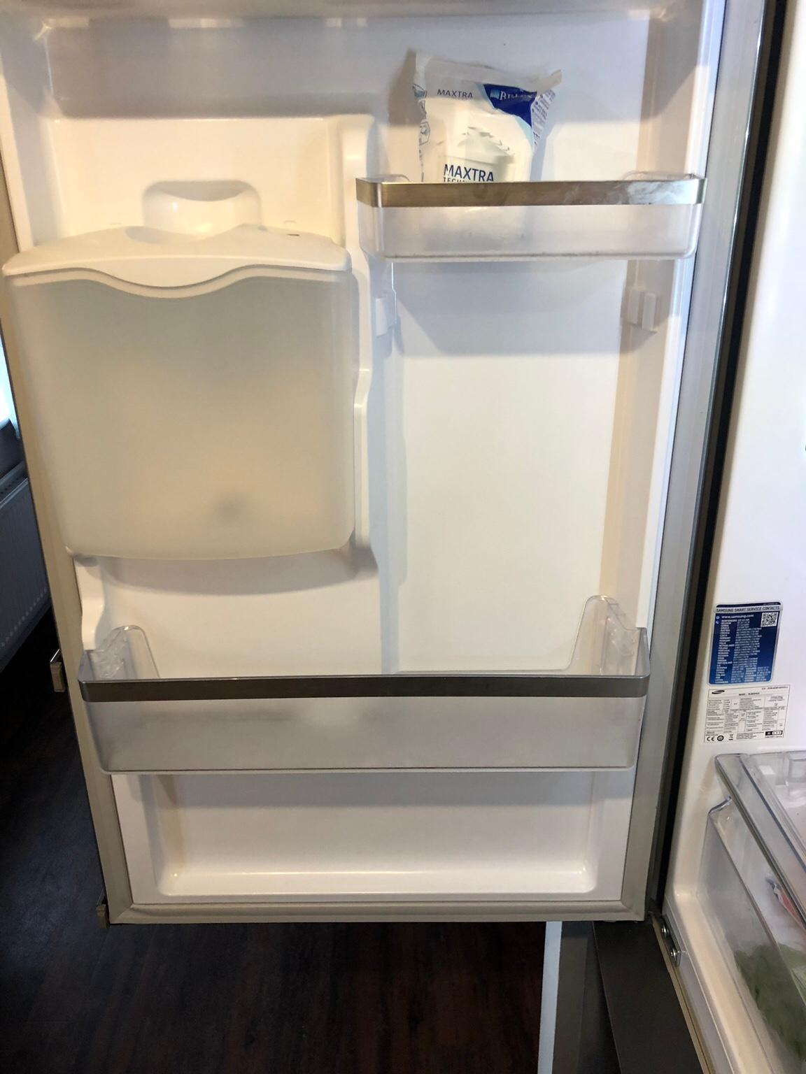 Samsung fridge freezer with water dispenser in MK40 Denham for £250.00