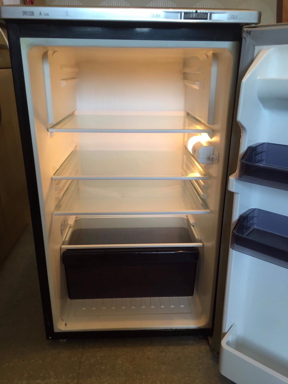 Under counter fridge in S20 Sheffield für £ 30,00 zum Verkauf Shpock AT