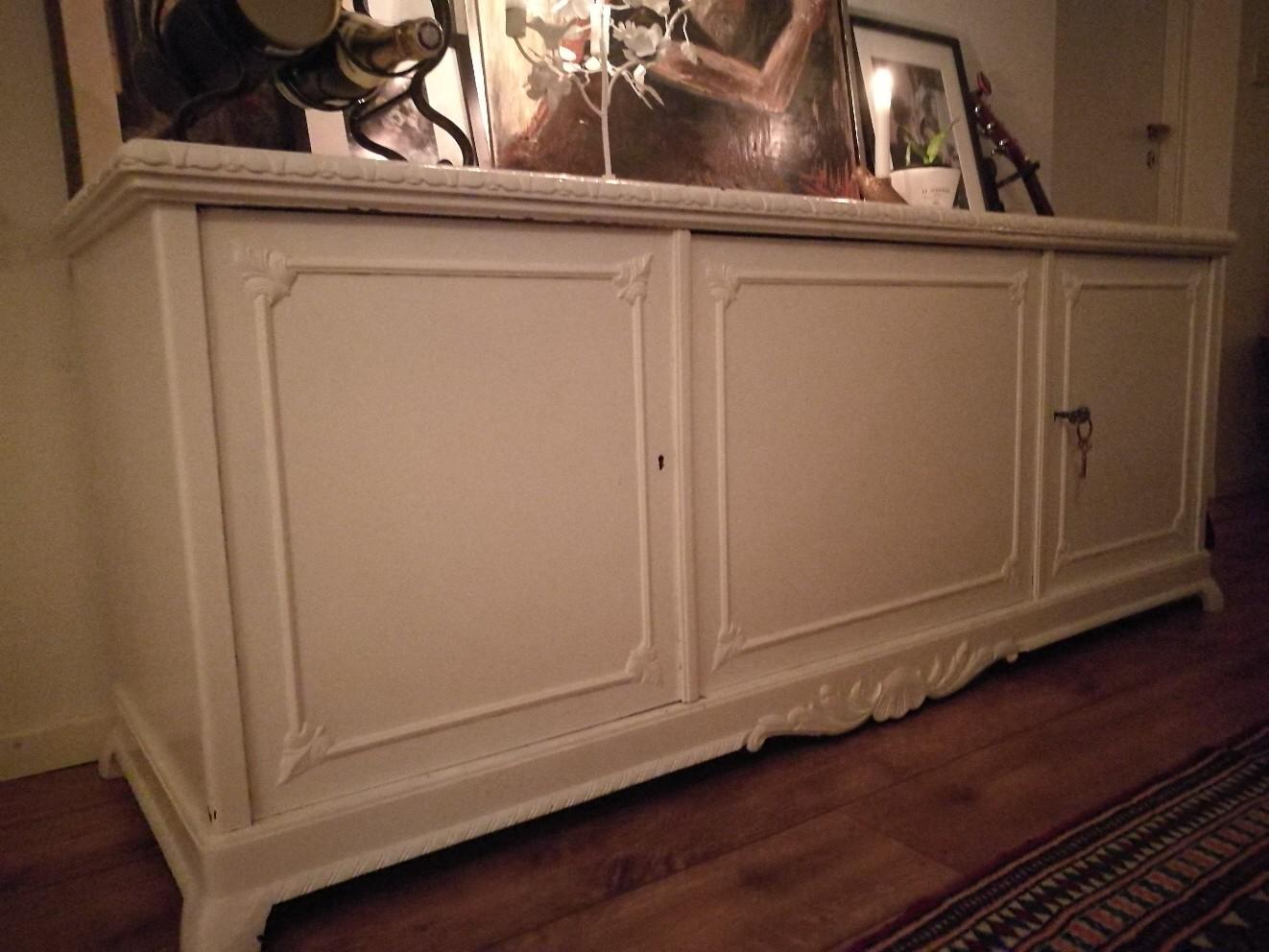 Vacker Skänk Vacker skänk i massivt trä in 22479 Håstadmölla for SEK 600.00 for sale