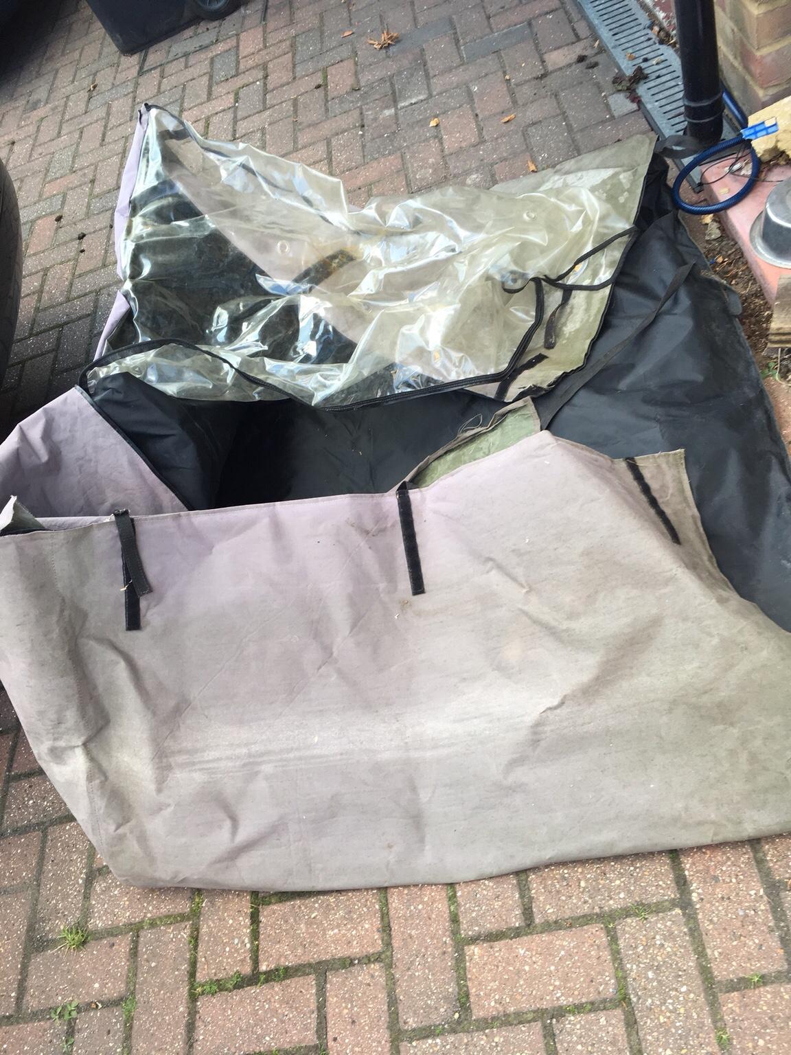 Tulip and Rose Thermal hutch cover in GU24 Woking für 10,00 £ zum