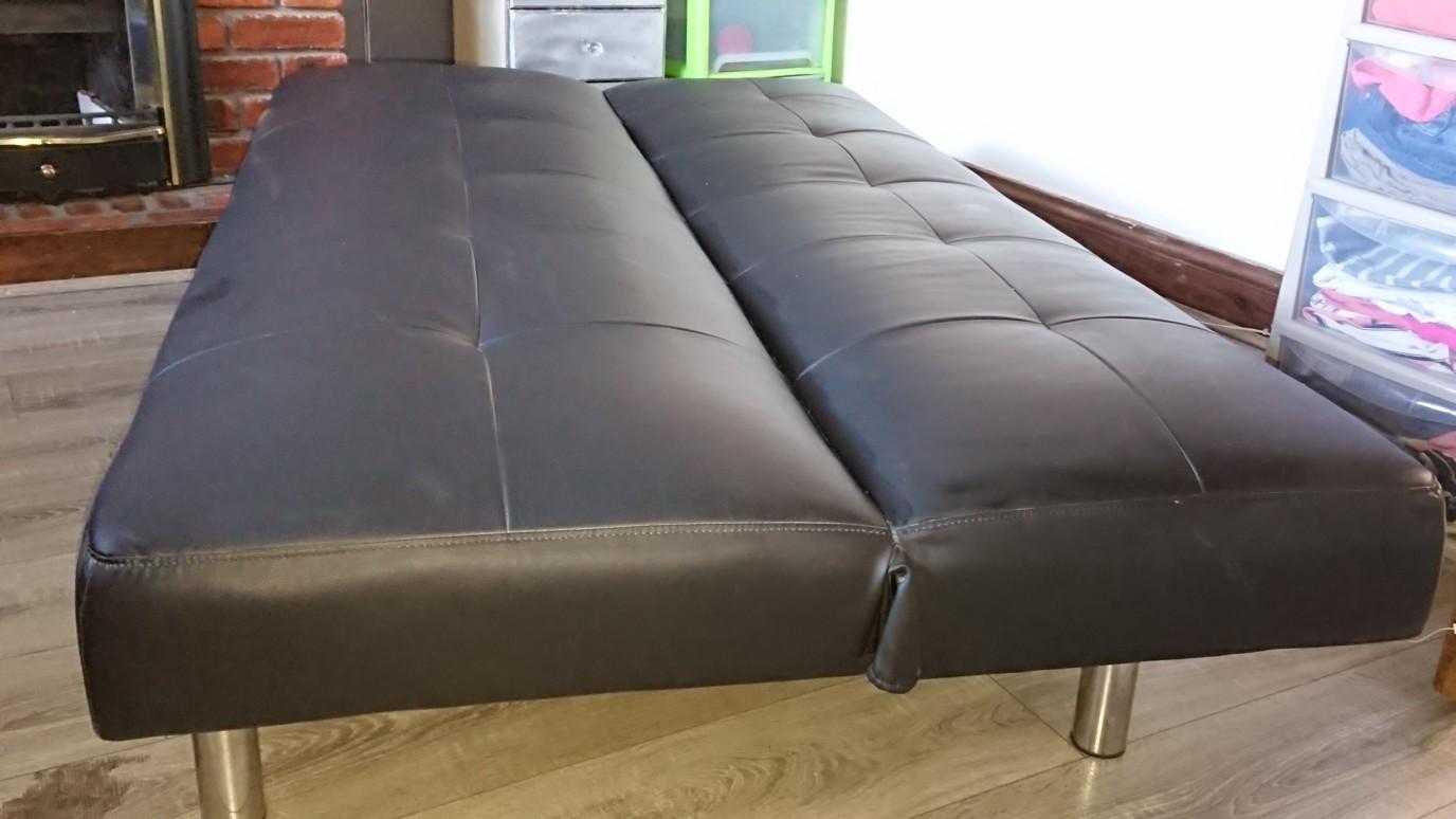 Black leatherette sofa bed in ST10 Moorlands für 40,00 £ zum Verkauf
