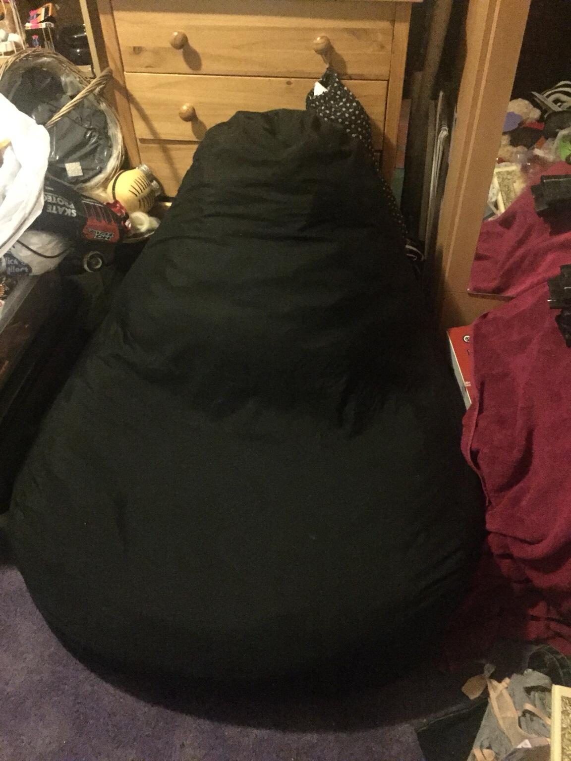 Large foam filled chair in CF81 Bargoed für £ 10,00 zum Verkauf Shpock AT