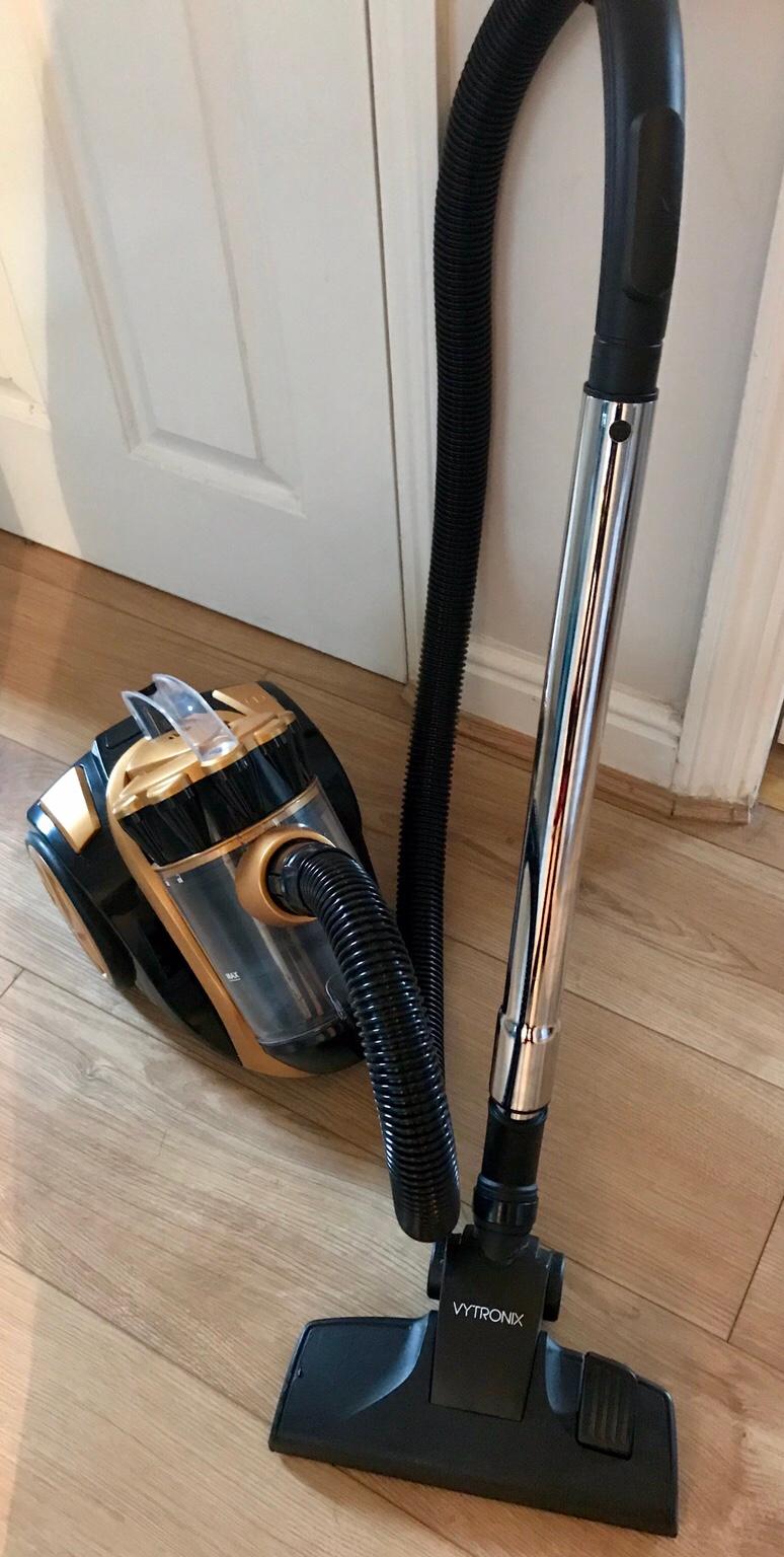 VYTRONIX BAGLESS CYLINDER VACUUM CLEANER in NW2 for £25.00 for
