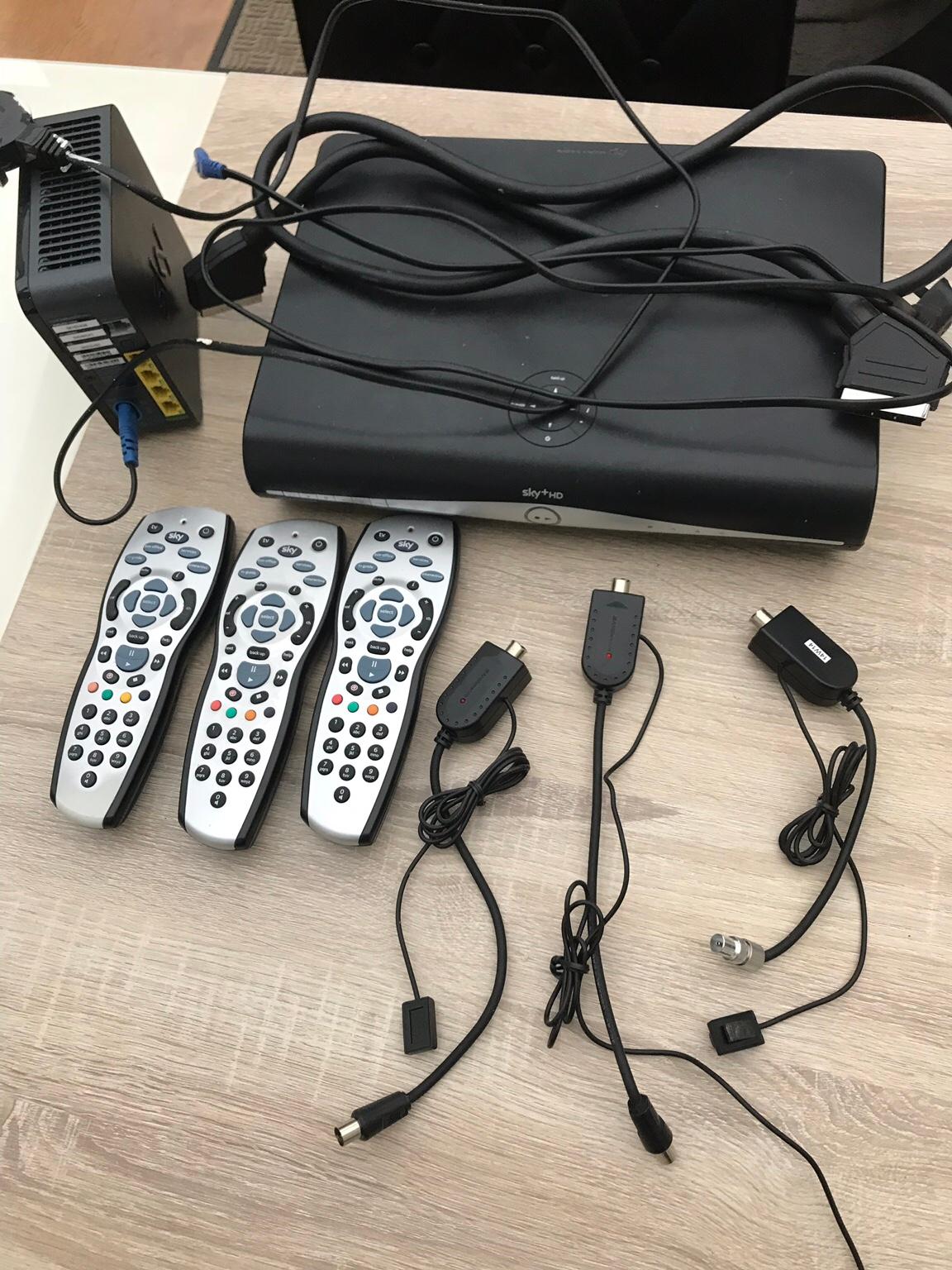 sky box and router, tvs, 3 Sky remotes in Welwyn Hatfield für 30,00