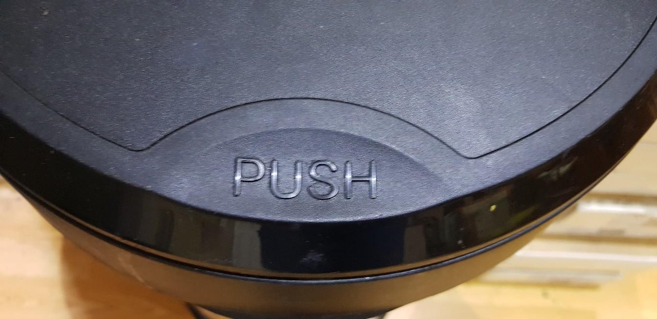 Curver silver flip top kitchen bin in KT18 Ewell for £10.00 for sale