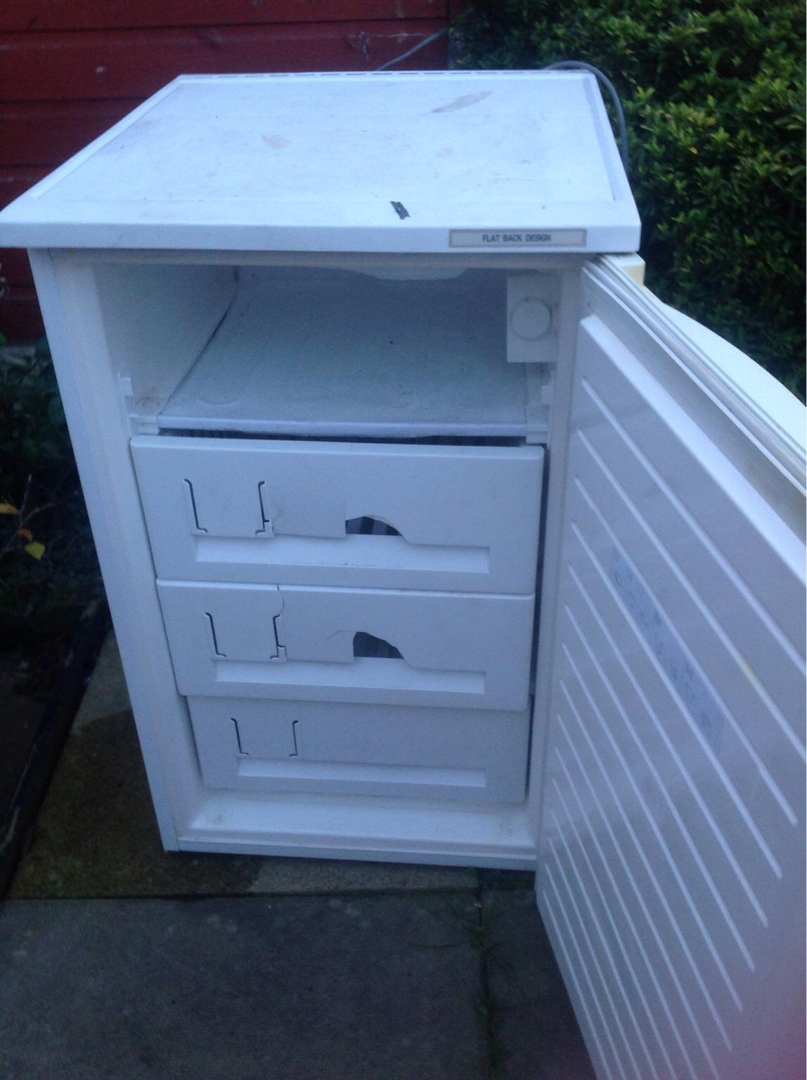 Under counter fridge freezer in WS6 Staffordshire für gratis zum Verkauf Shpock DE