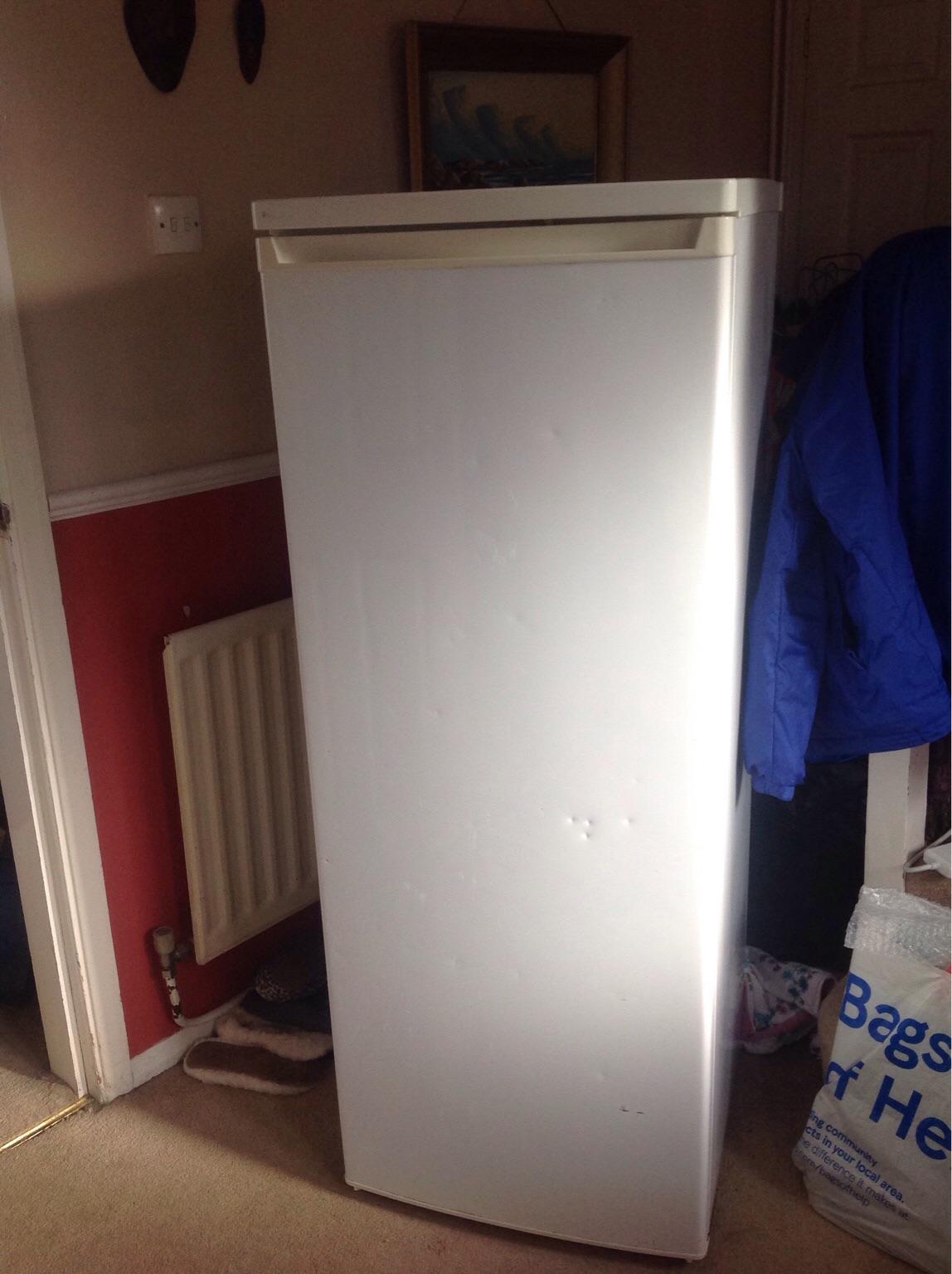 Tall fridge in DA12 Gravesham für 50,00 £ zum Verkauf Shpock DE