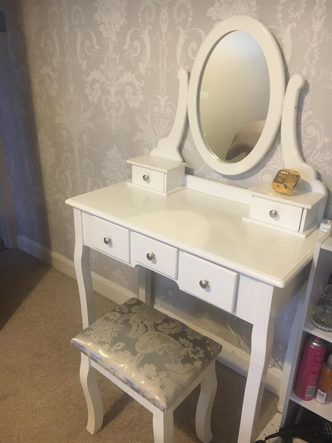 White 5Drawer Mirror Dressing Table & Stool in Slough für £ 60,00 zum Verkauf Shpock AT
