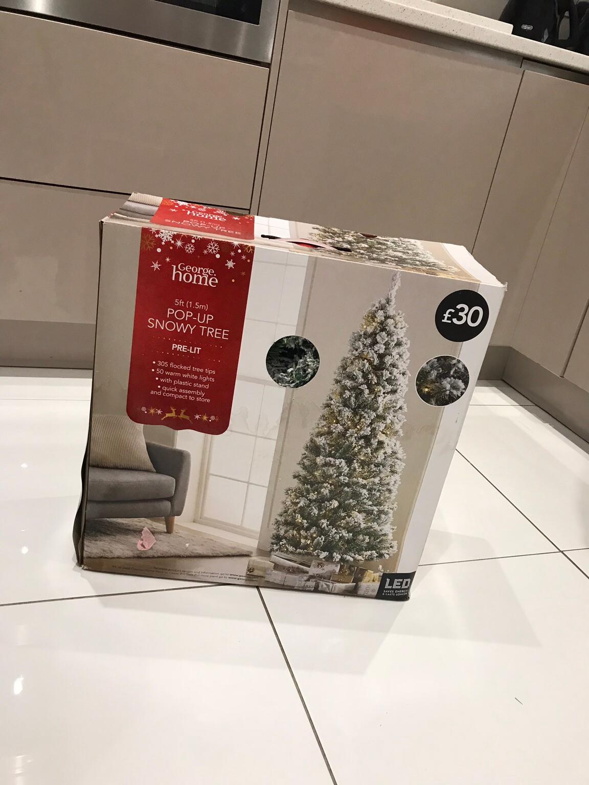 Asda 5ft frosted pre lit Xmas tree in Barnsley für 10,00 £ zum