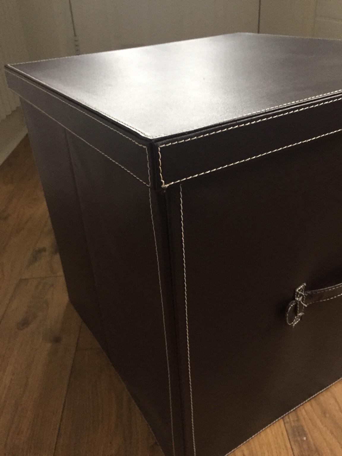 Large faux brown leather storage box in BR2 Bromley für £ 7,50 zum