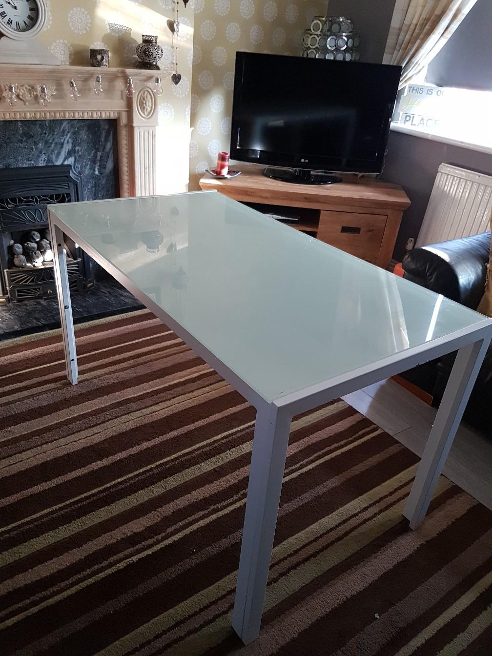 Ikea tempered frosted glass dining table in Hinckley and Bosworth für