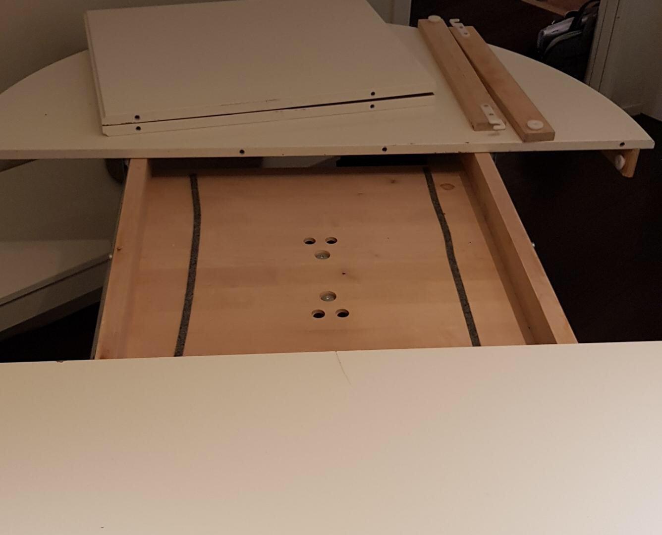 Liatorp Runt Bord Runt vitt matbord Ikea Liatorp in 17449 Sundbybergs kommun for SEK 250.