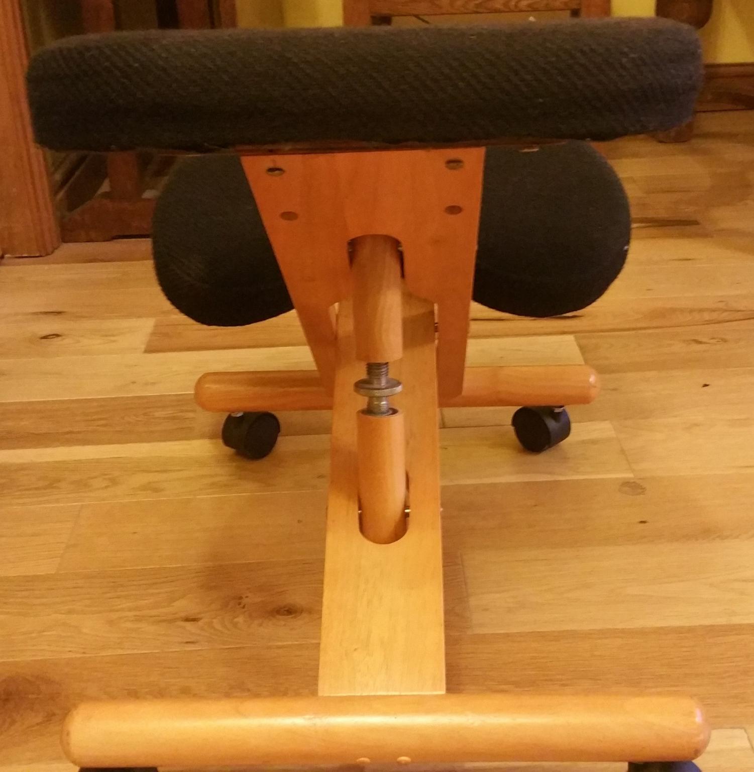 Posture Solid Oak Kneeling Chair in B23 Birmingham für £ 15,00 zum