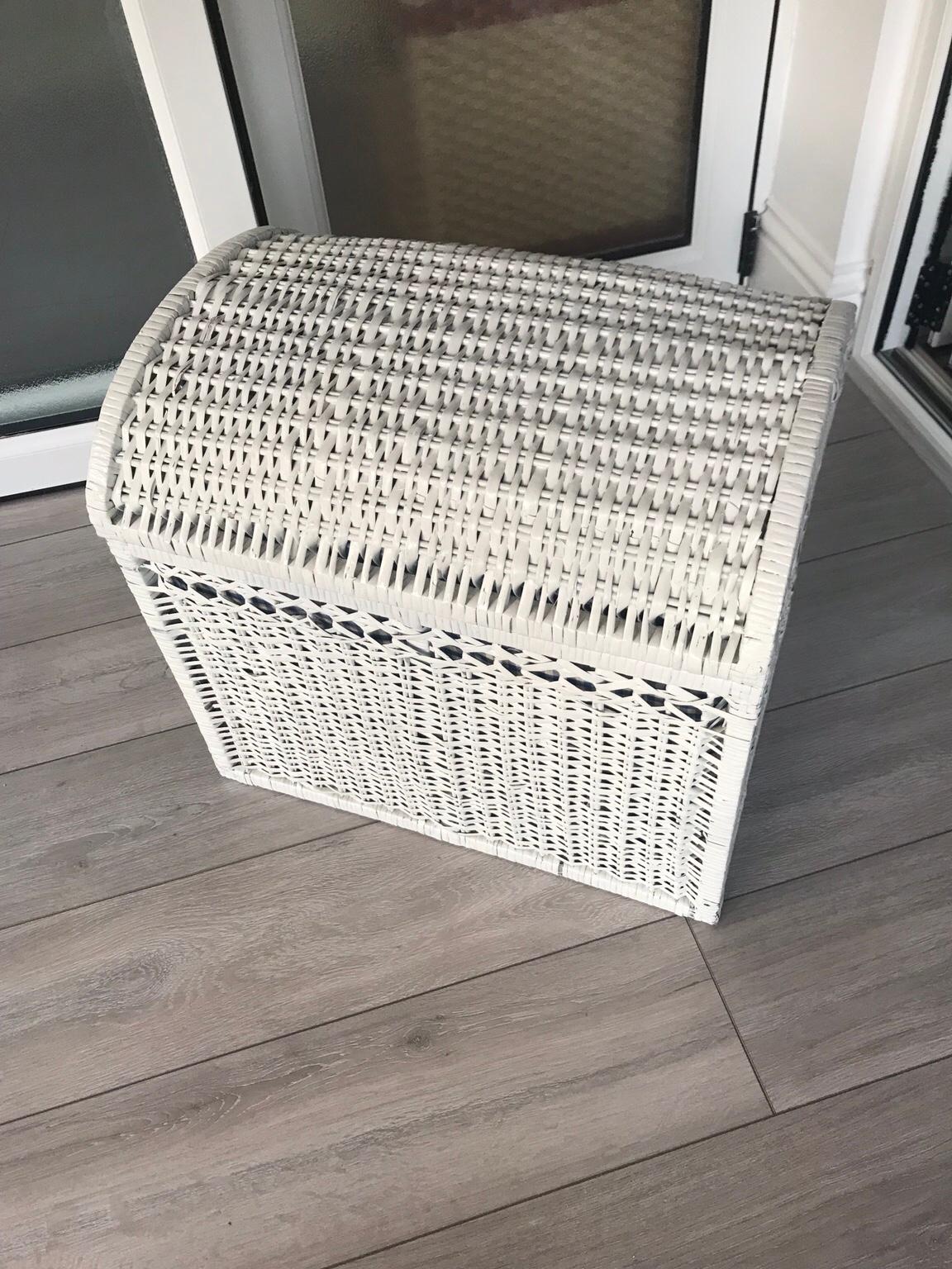 White Rattan storage chest in Peterborough für 10,00 £ zum Verkauf