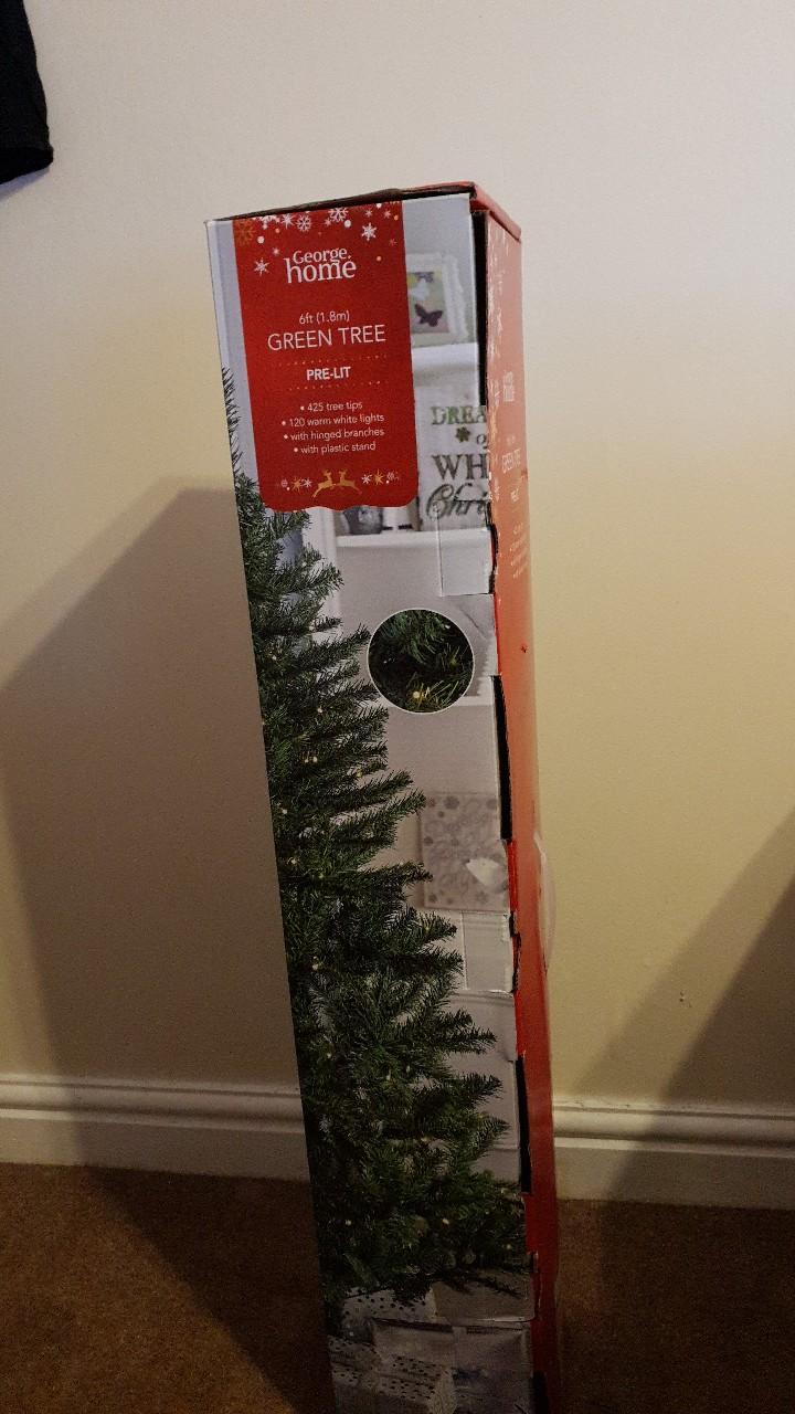 6ft pre lit Christmas tree in WF5 Wakefield für 18,00 £ zum Verkauf