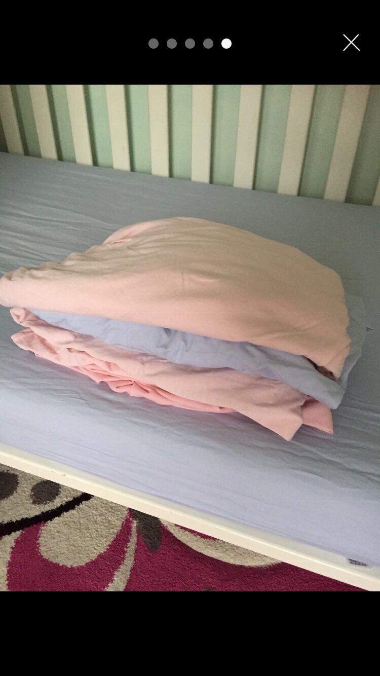 White cot bed with mattress in SE14 London Borough of Lewisham für £ 60,00 zum Verkauf Shpock AT