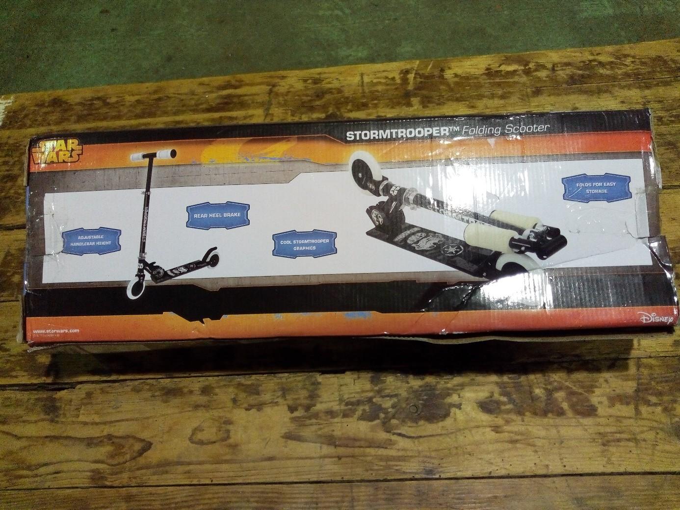 Stars Wars storm trooper foldable scooter in LD3 Brecon für 20,00 £ zum