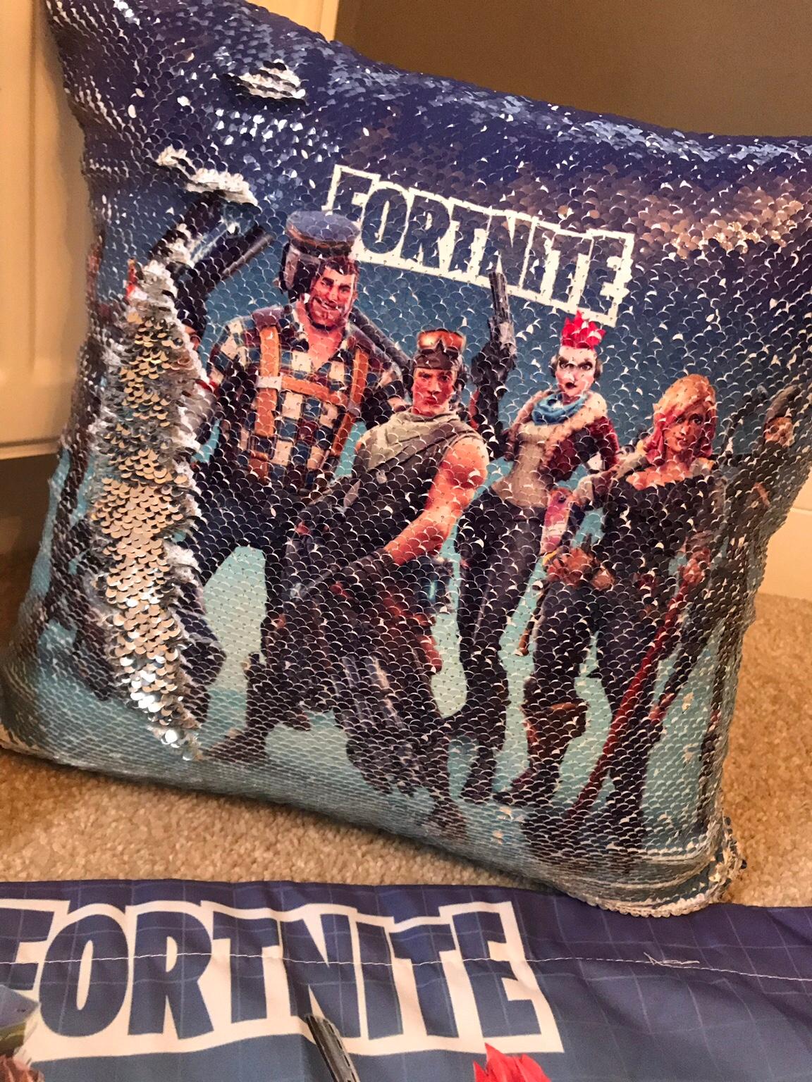 Fortnite sequin cushion NEW pillow boys in Wigan für 7,99 £ zum Verkauf