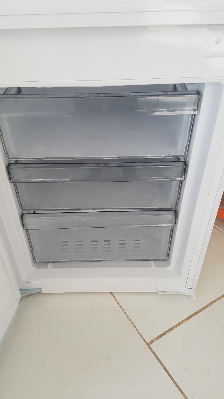 integrated fridge freezer lamona, howdens in S40 Chesterfield for £50