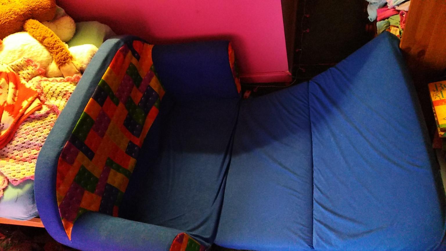 child's pull out sofa bed. in B62 Dudley für 15,00 £ zum Verkauf