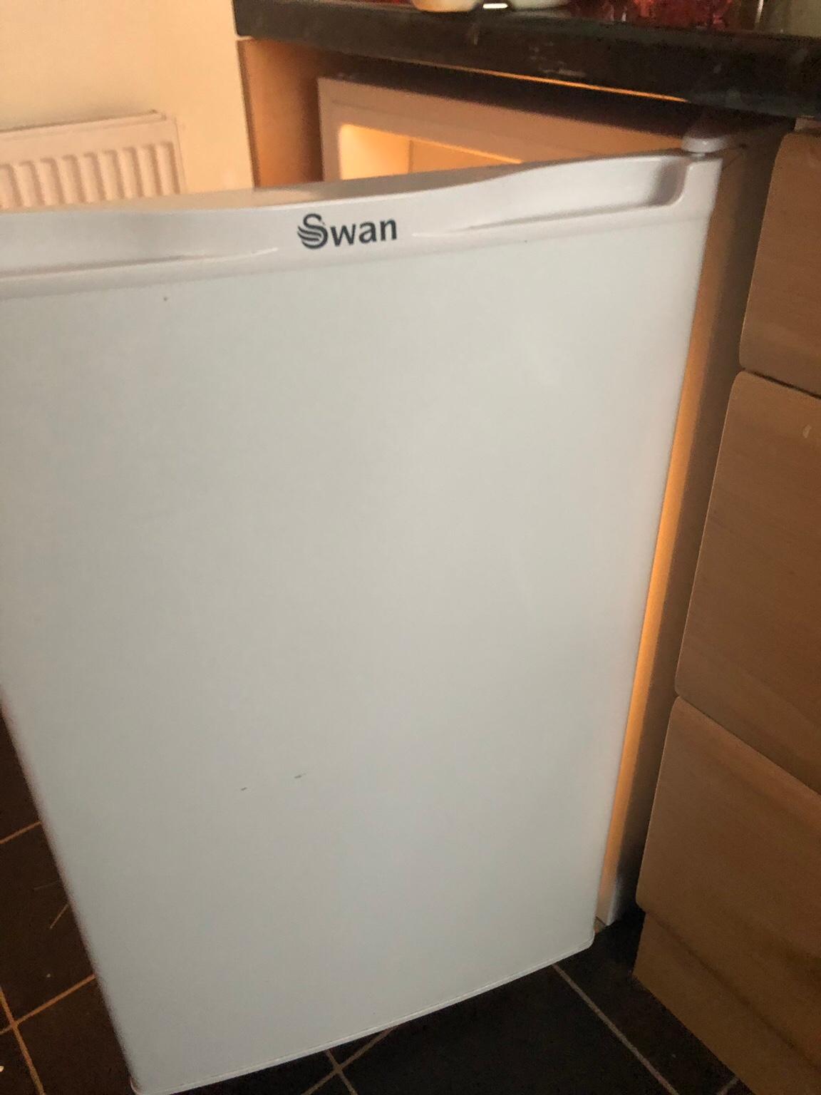 White Swan Under Counter Fridge in B79 Tamworth für 35,00 £ zum Verkauf