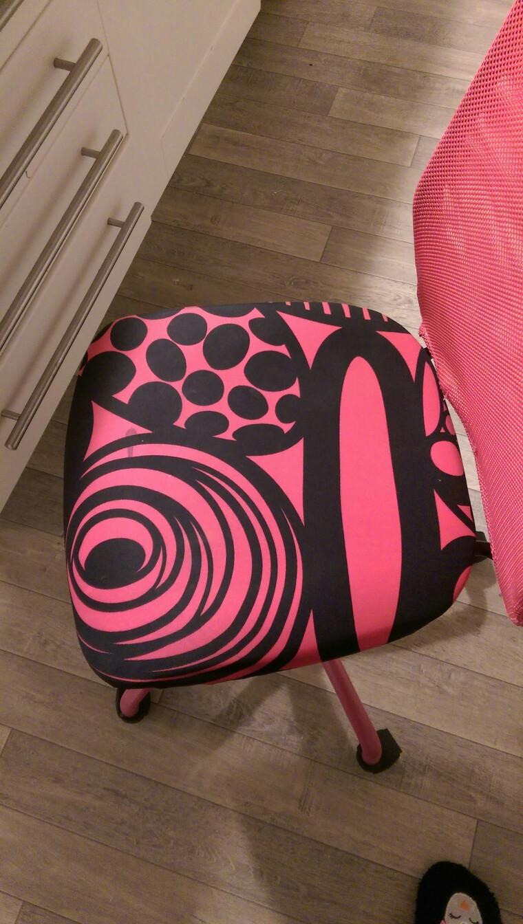 Ikea chair PinkBlack in Wigan für £ 5,00 zum Verkauf Shpock AT