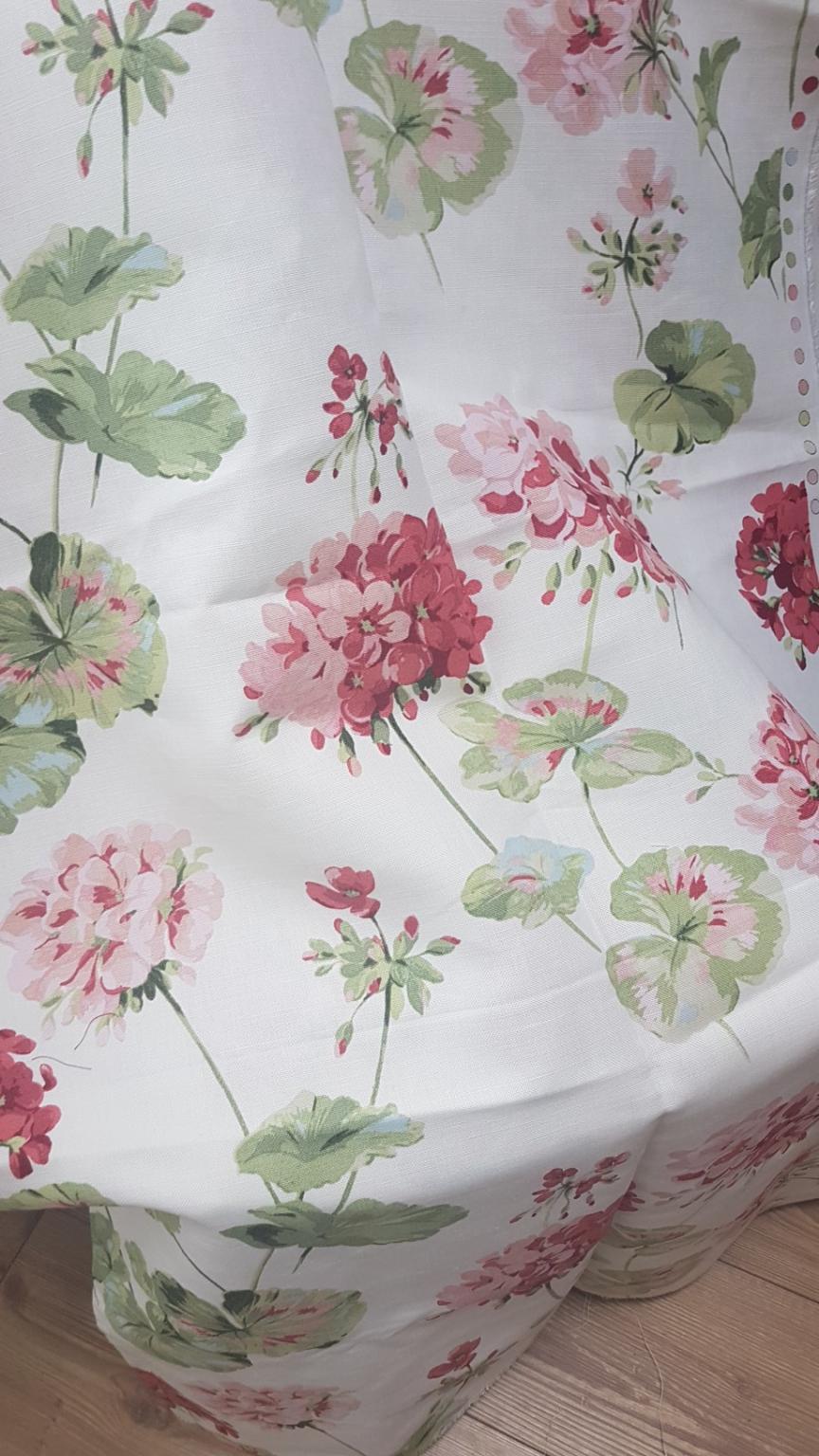 LAURA ASHLEY GERANIUM FABRIC in WS3 Walsall für 16,00 £ zum Verkauf